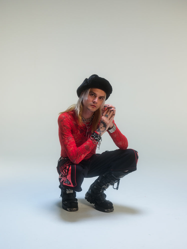 Short baggy noir et rouge deadstock