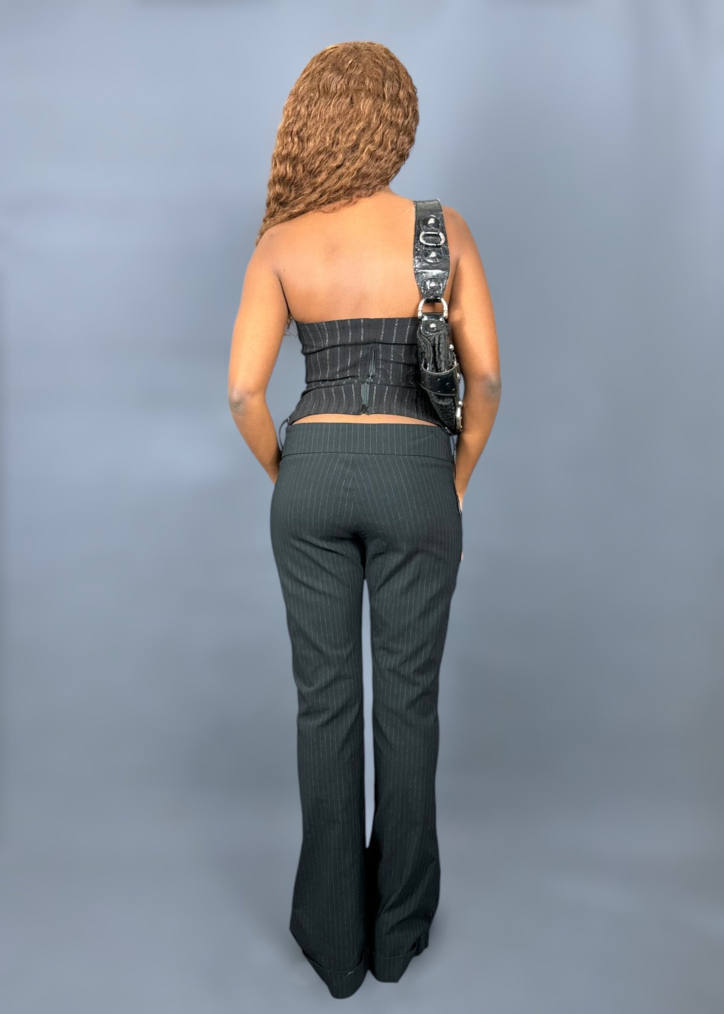 Pantalon flare noir à fines rayures