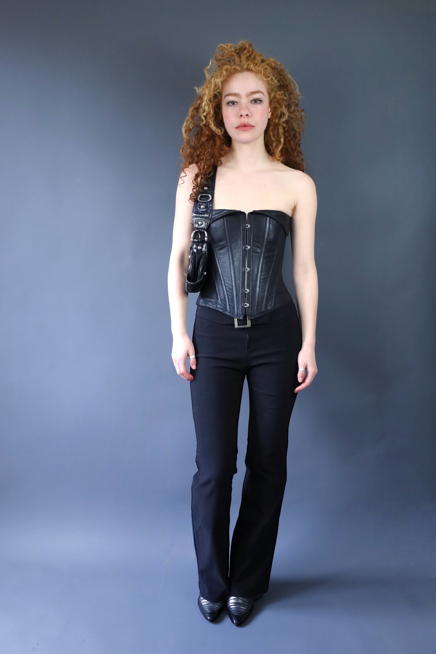 bustier en similicuir noir