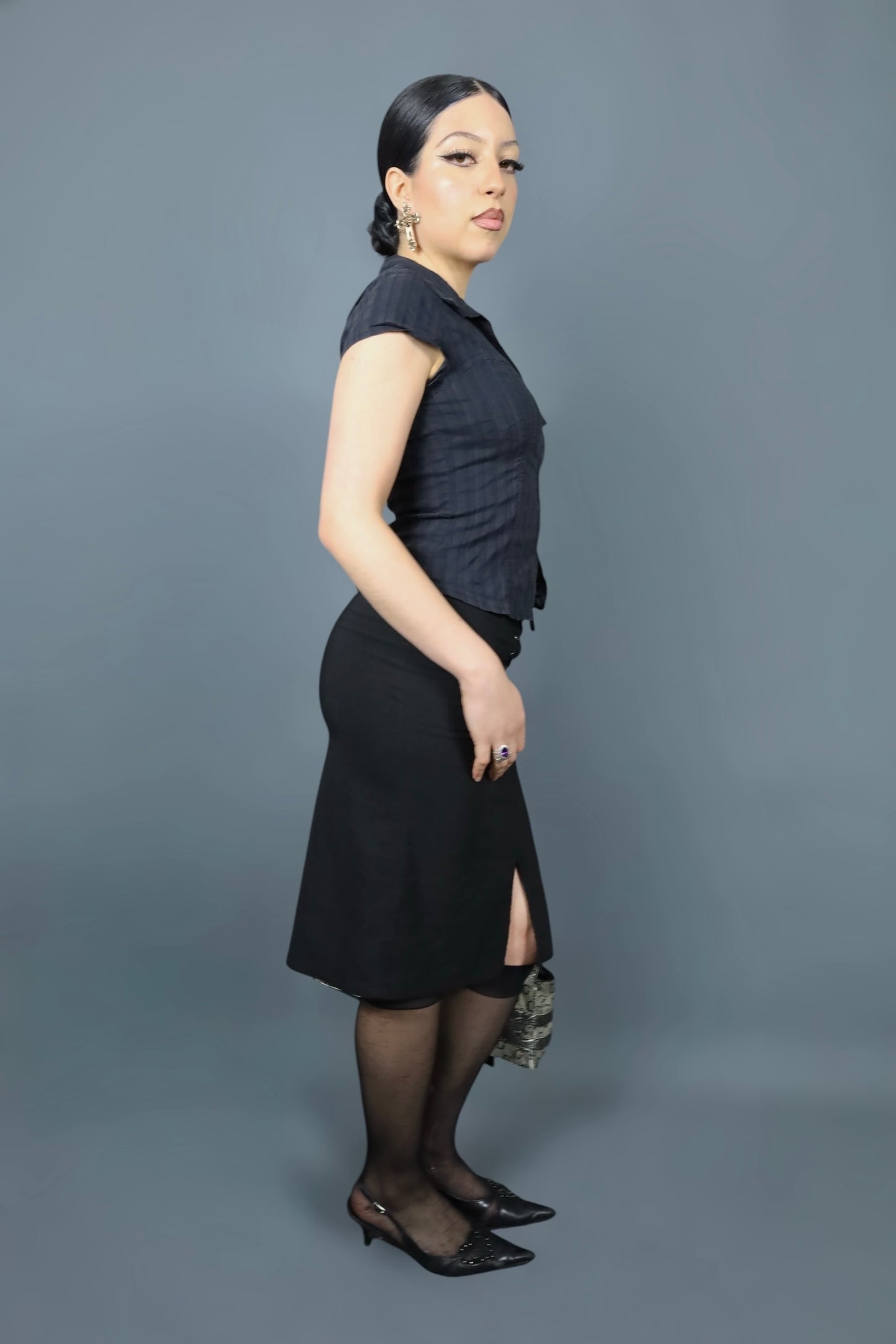 Chemise noire à agrafes