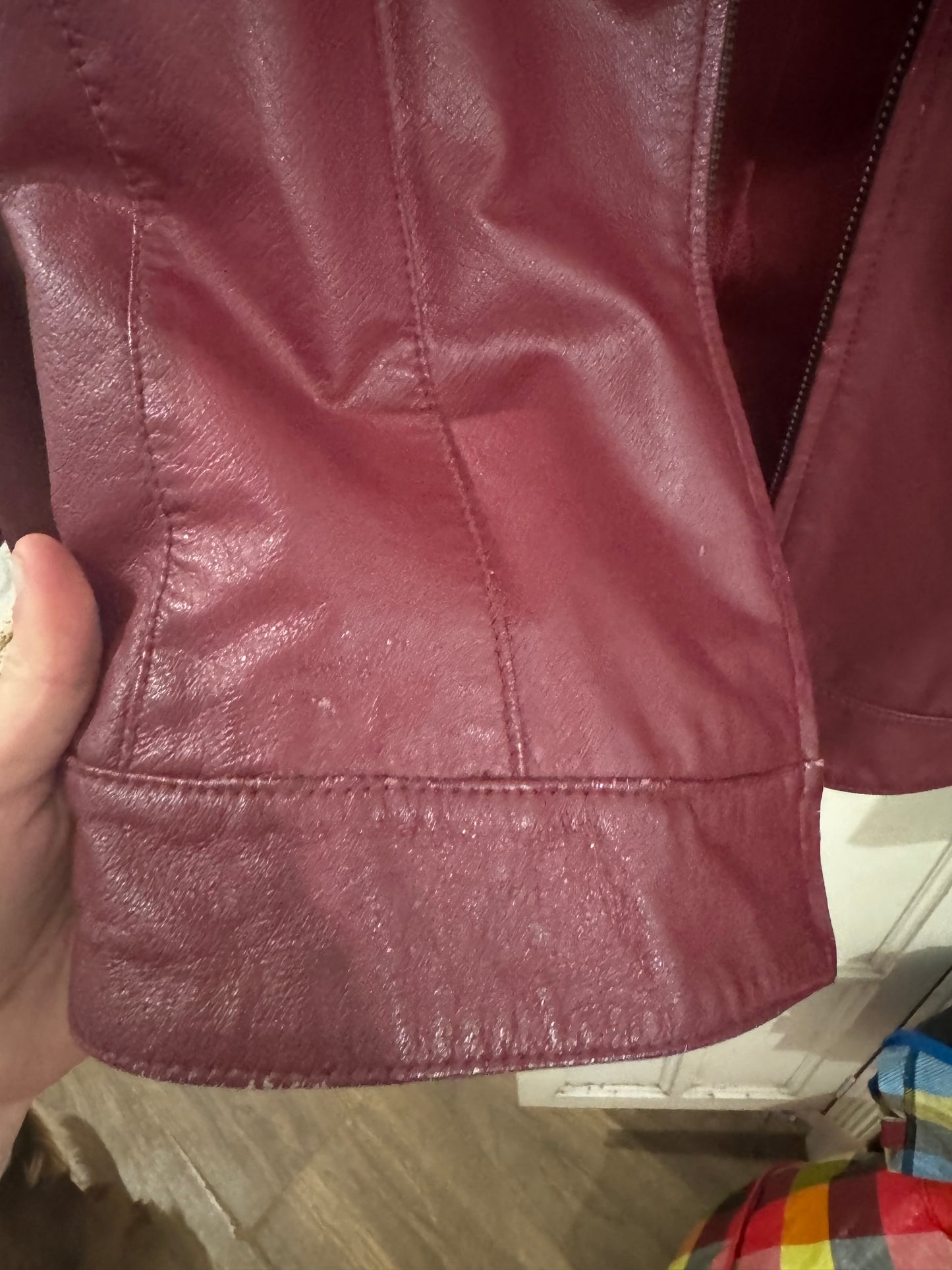 Veste de biker en cuir bordeaux