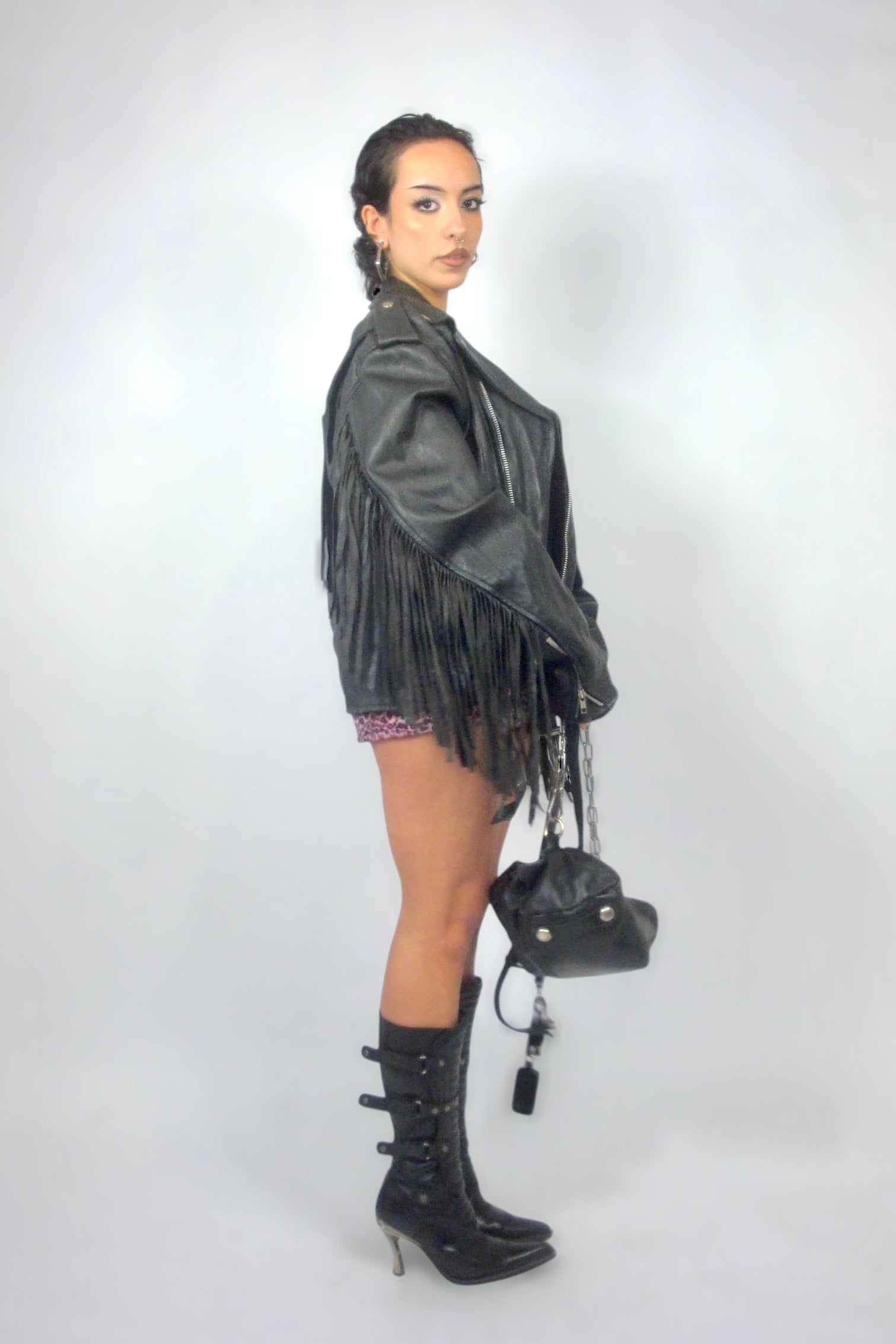 Veste noire en cuir à franges