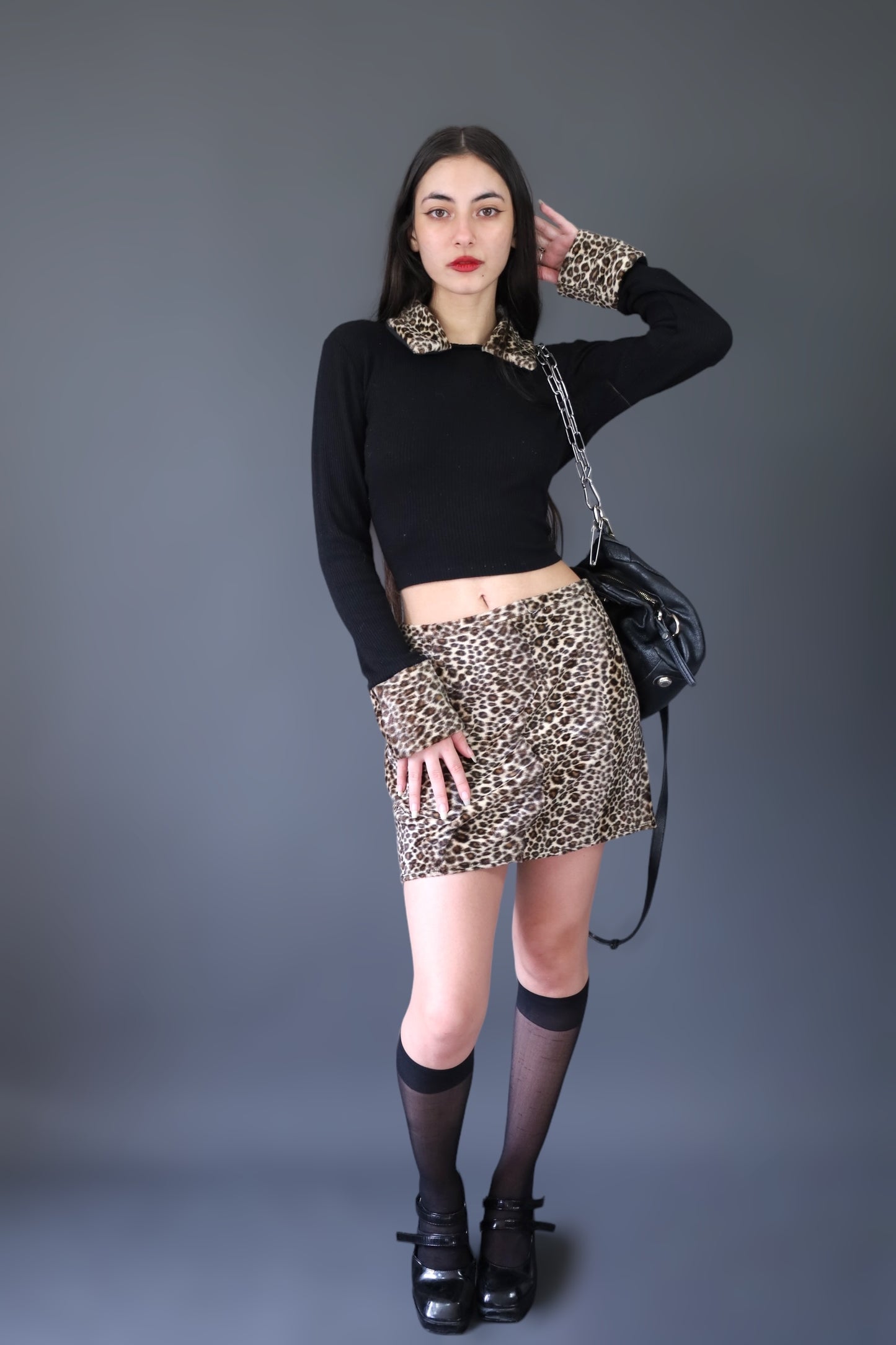 Ensemble pull + mini jupe en velours léopard