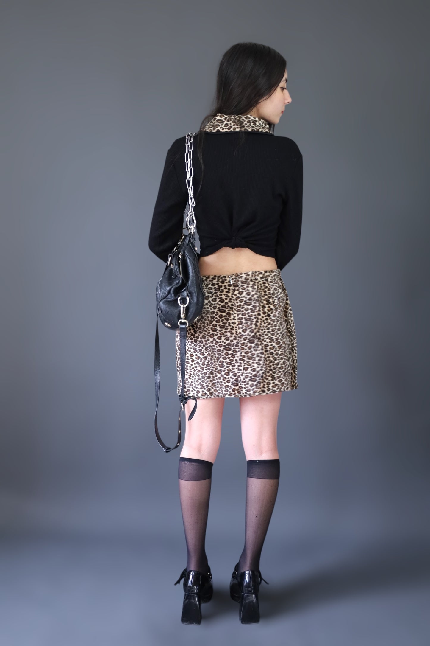 Ensemble pull + mini jupe en velours léopard