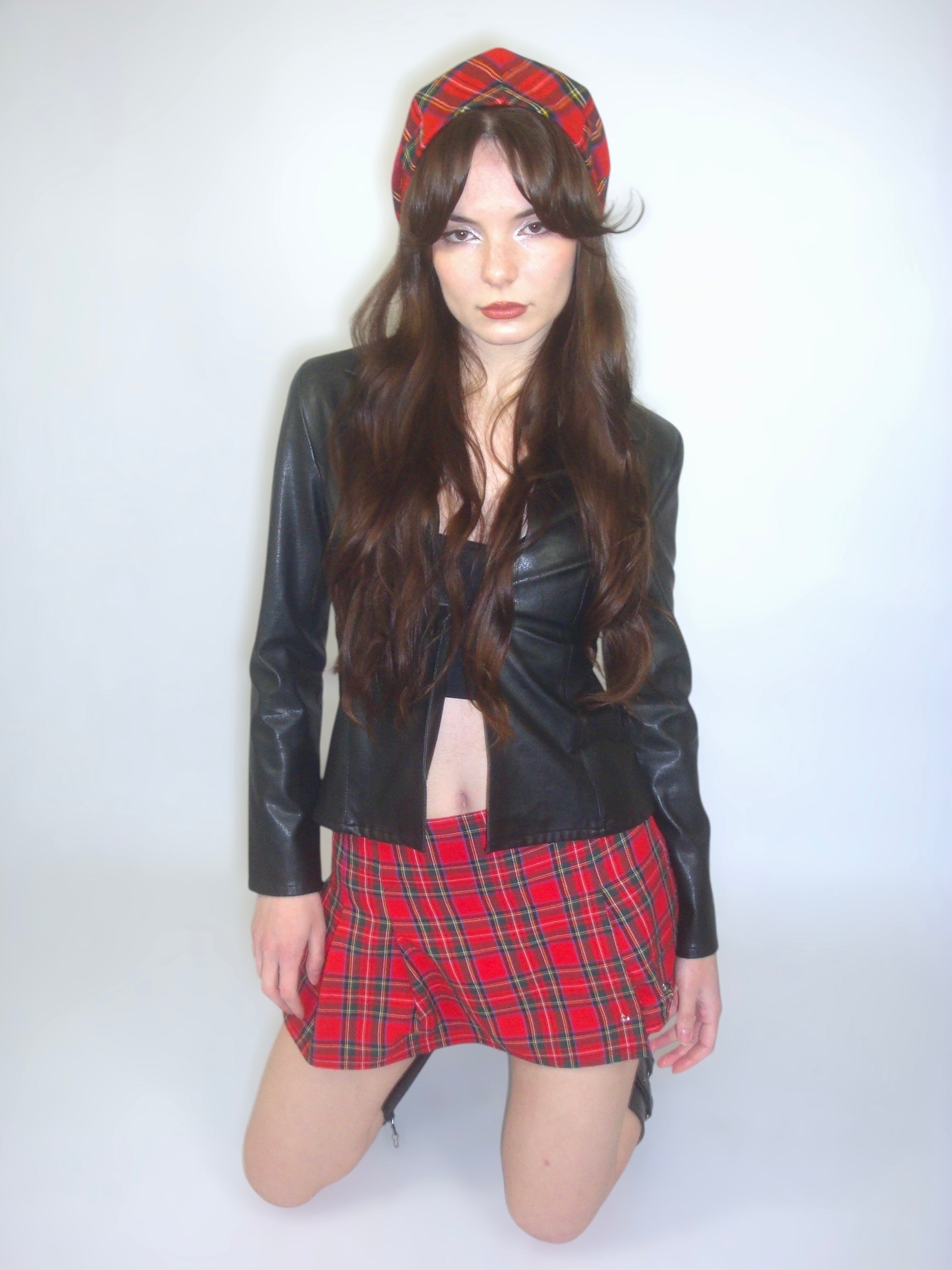 Beret à carreaux rouges