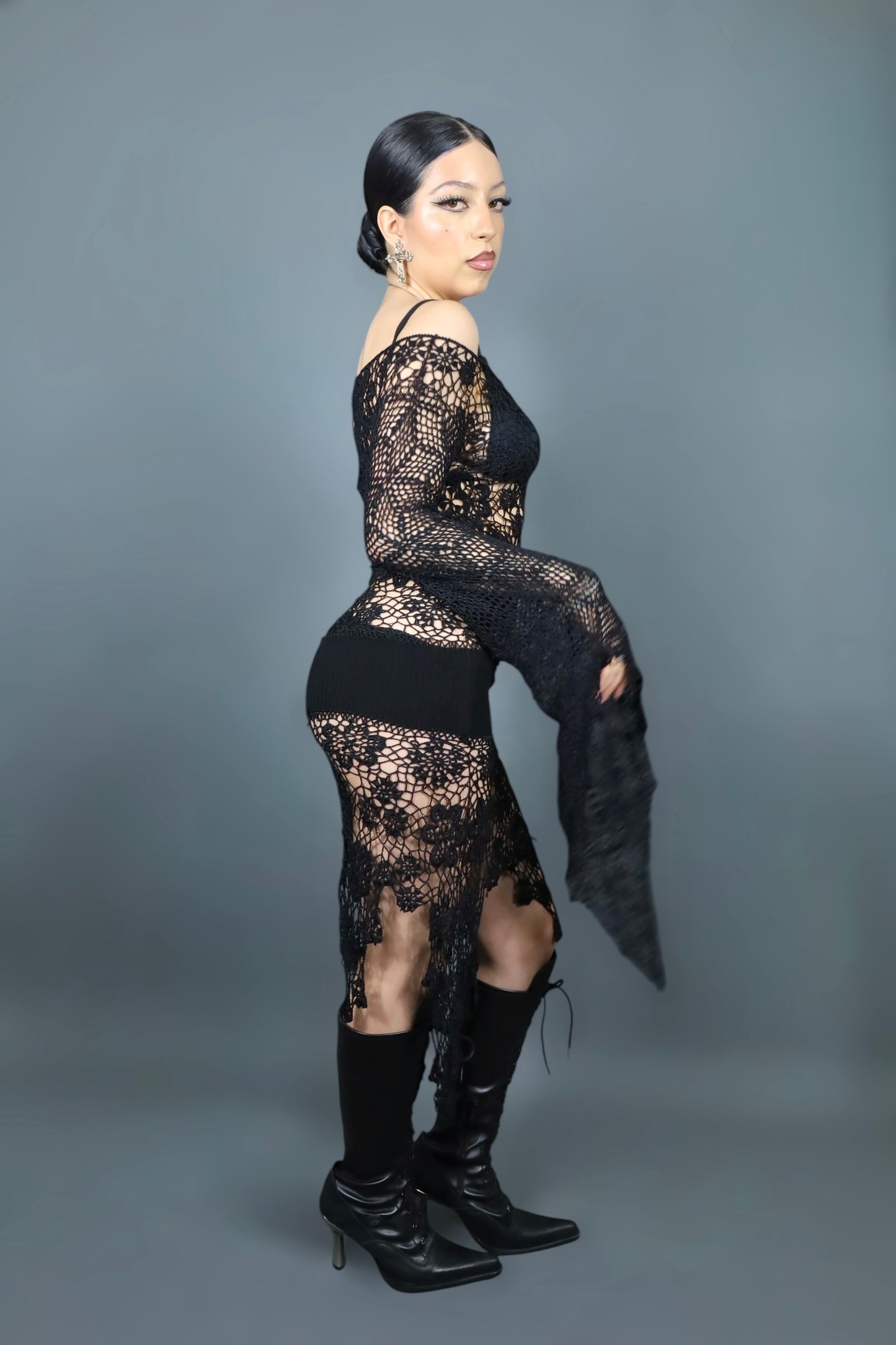 Robe en crochet à manches évasées