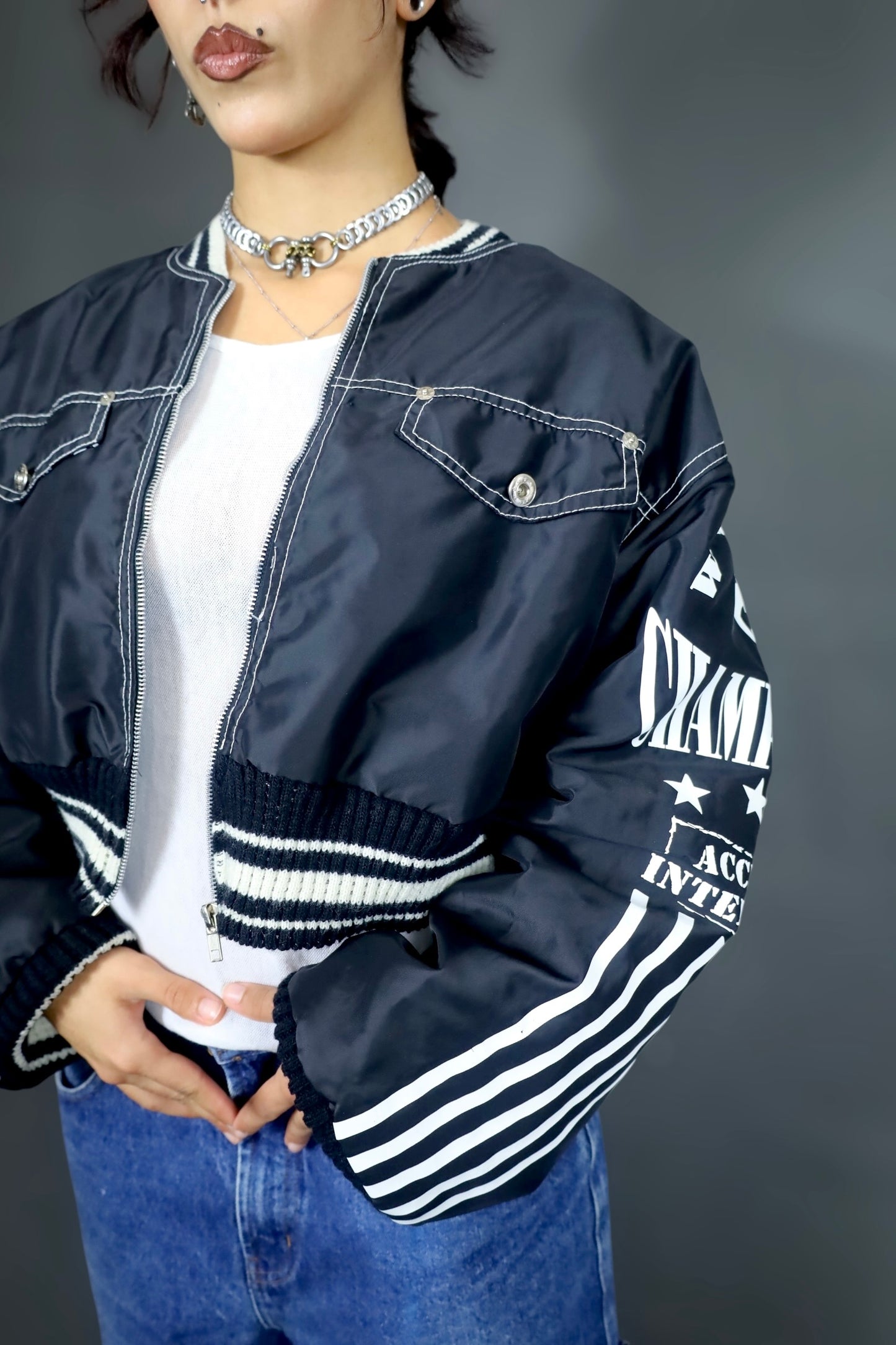 Bomber court oversize