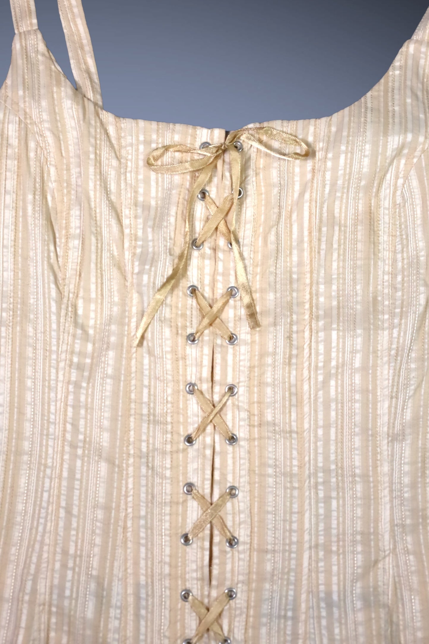 Top corset beige Ă lacets