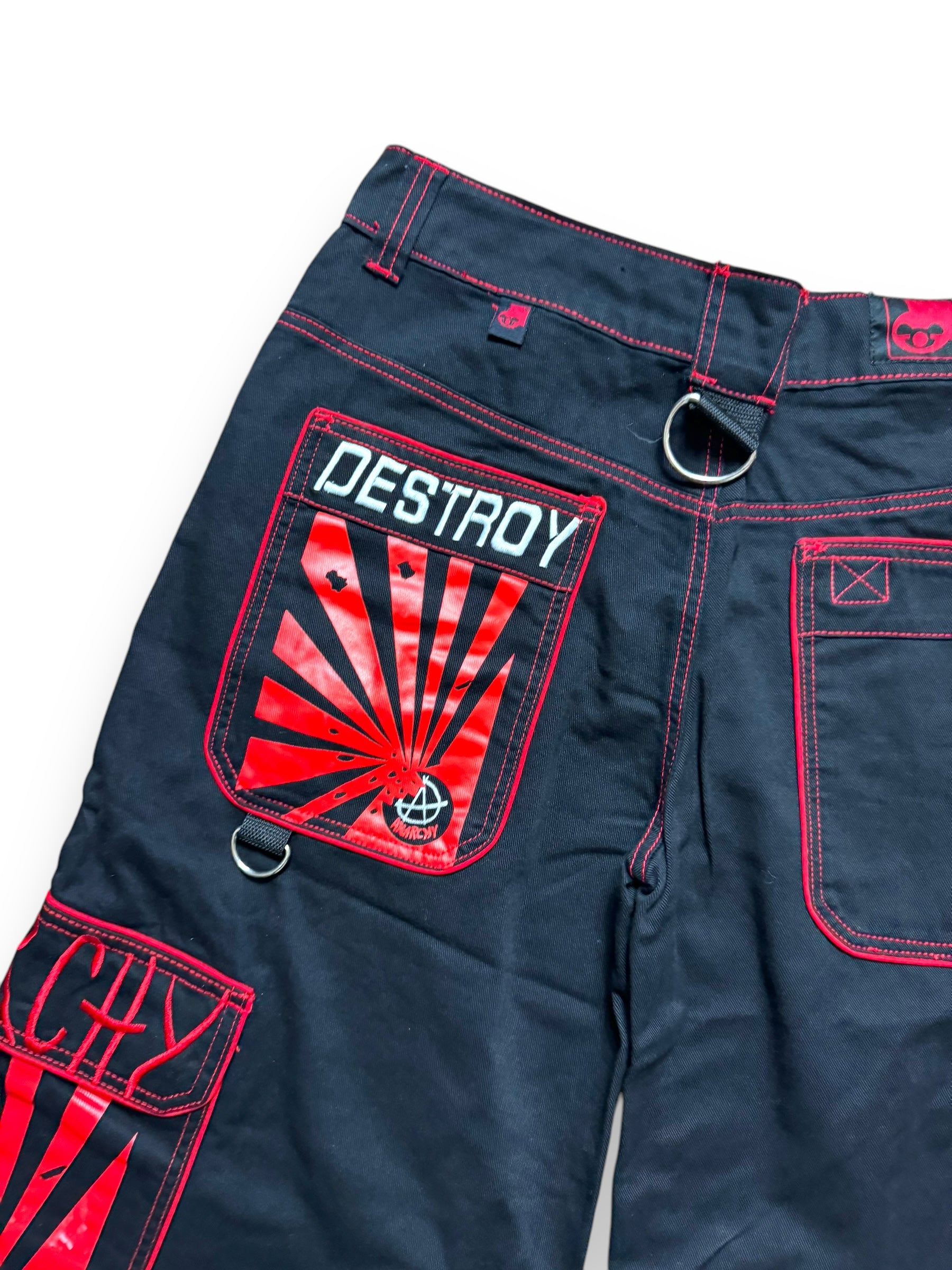 Short baggy noir et rouge deadstock