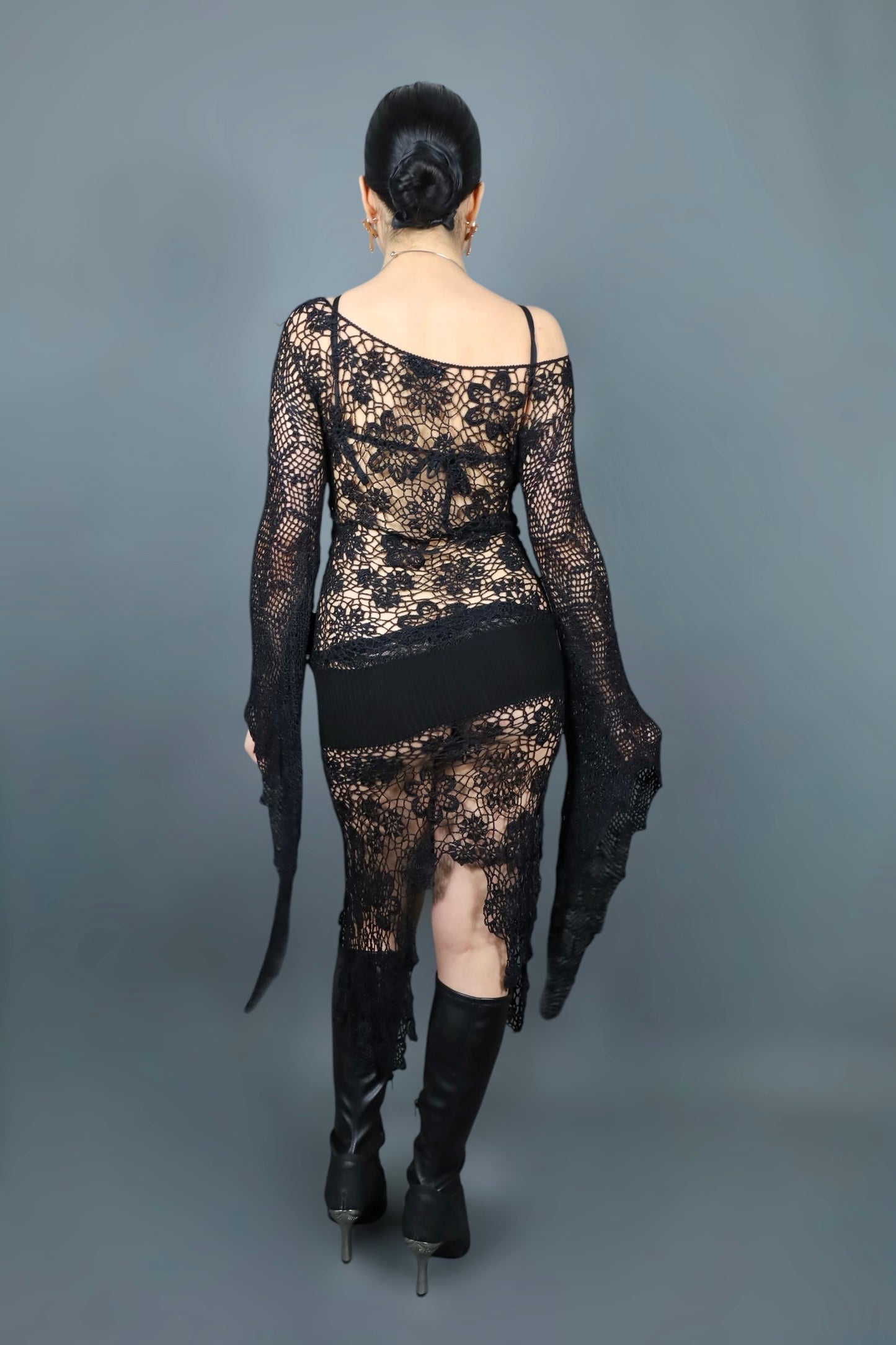Robe en crochet à manches évasées