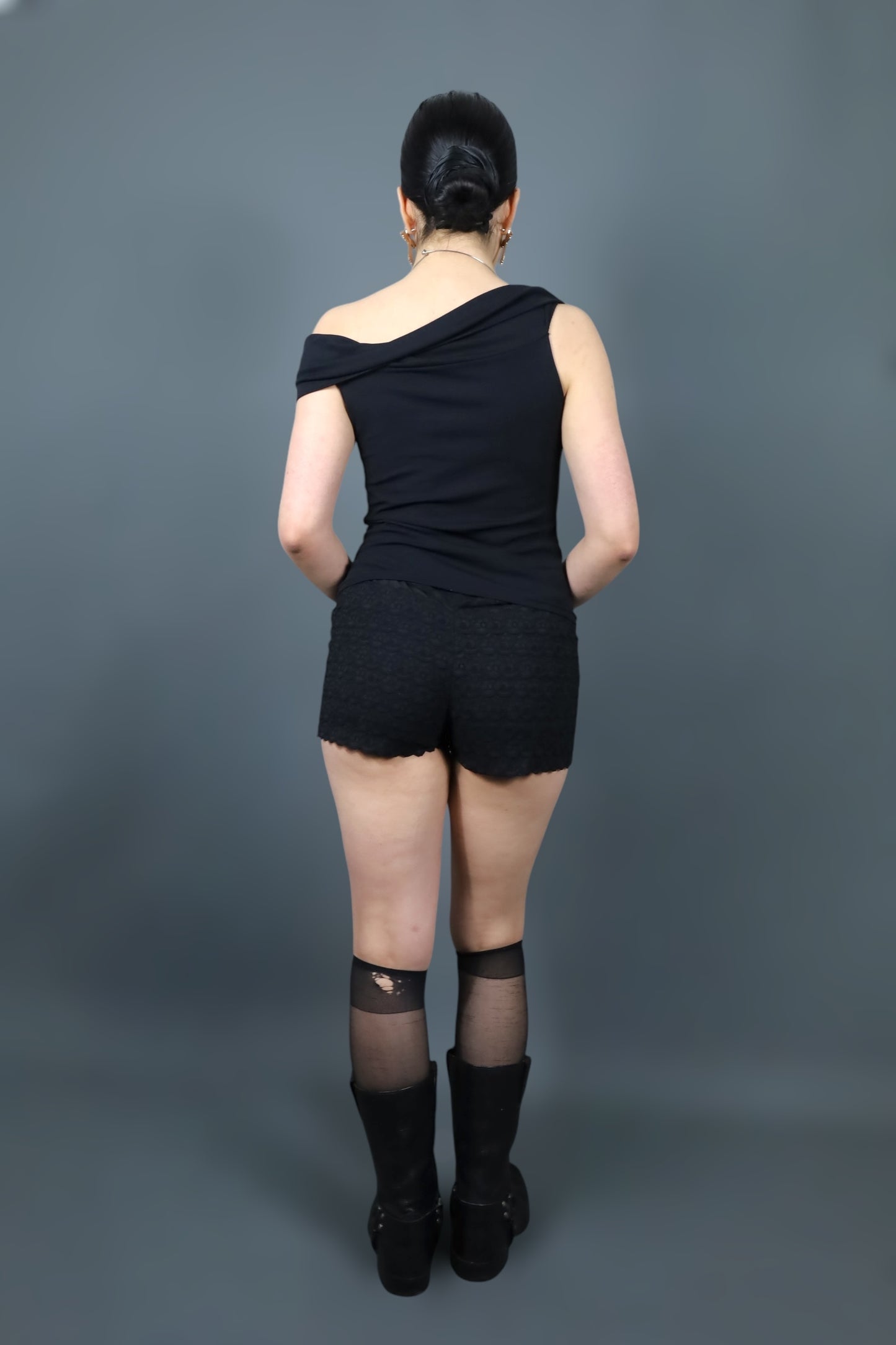 Short en dentelle noire façon bloomer