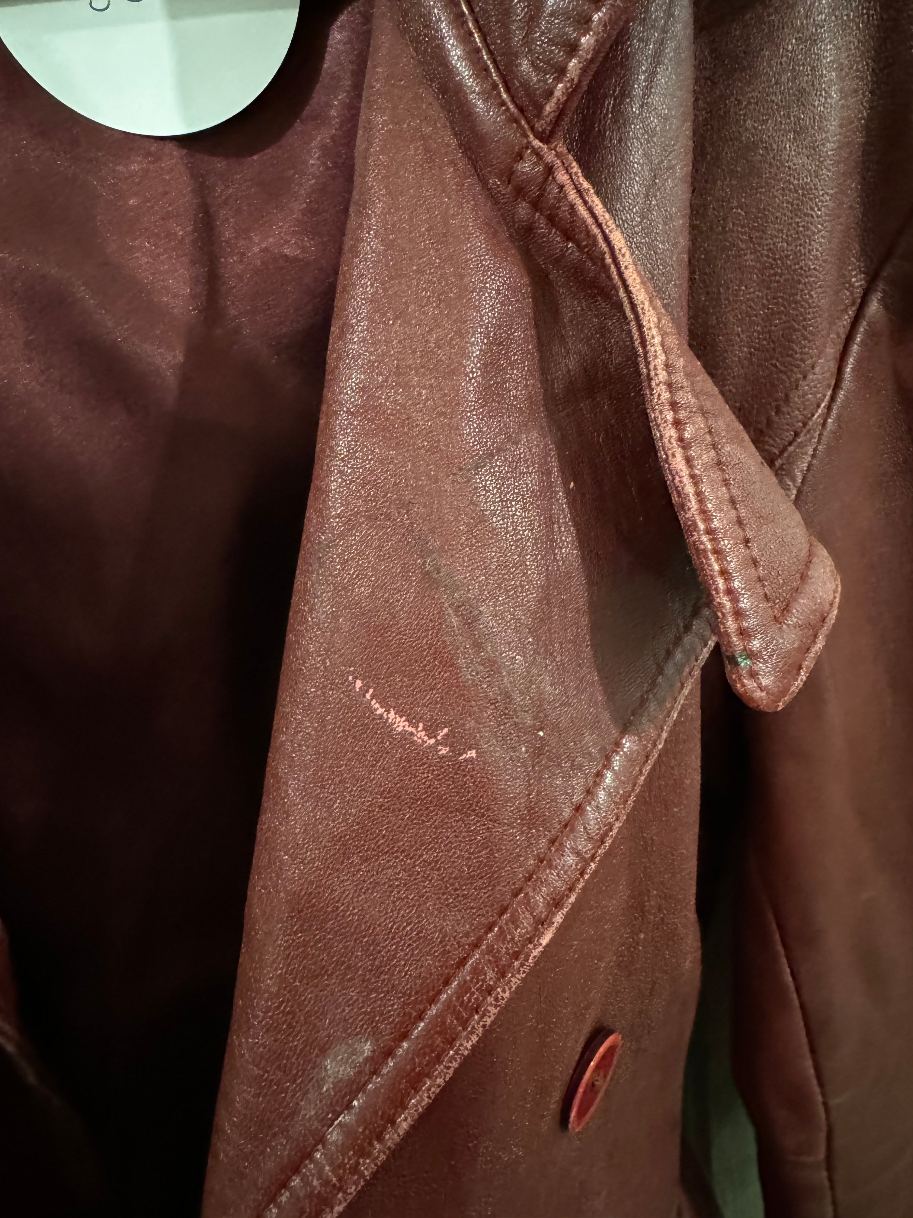 Trench en cuir rouge