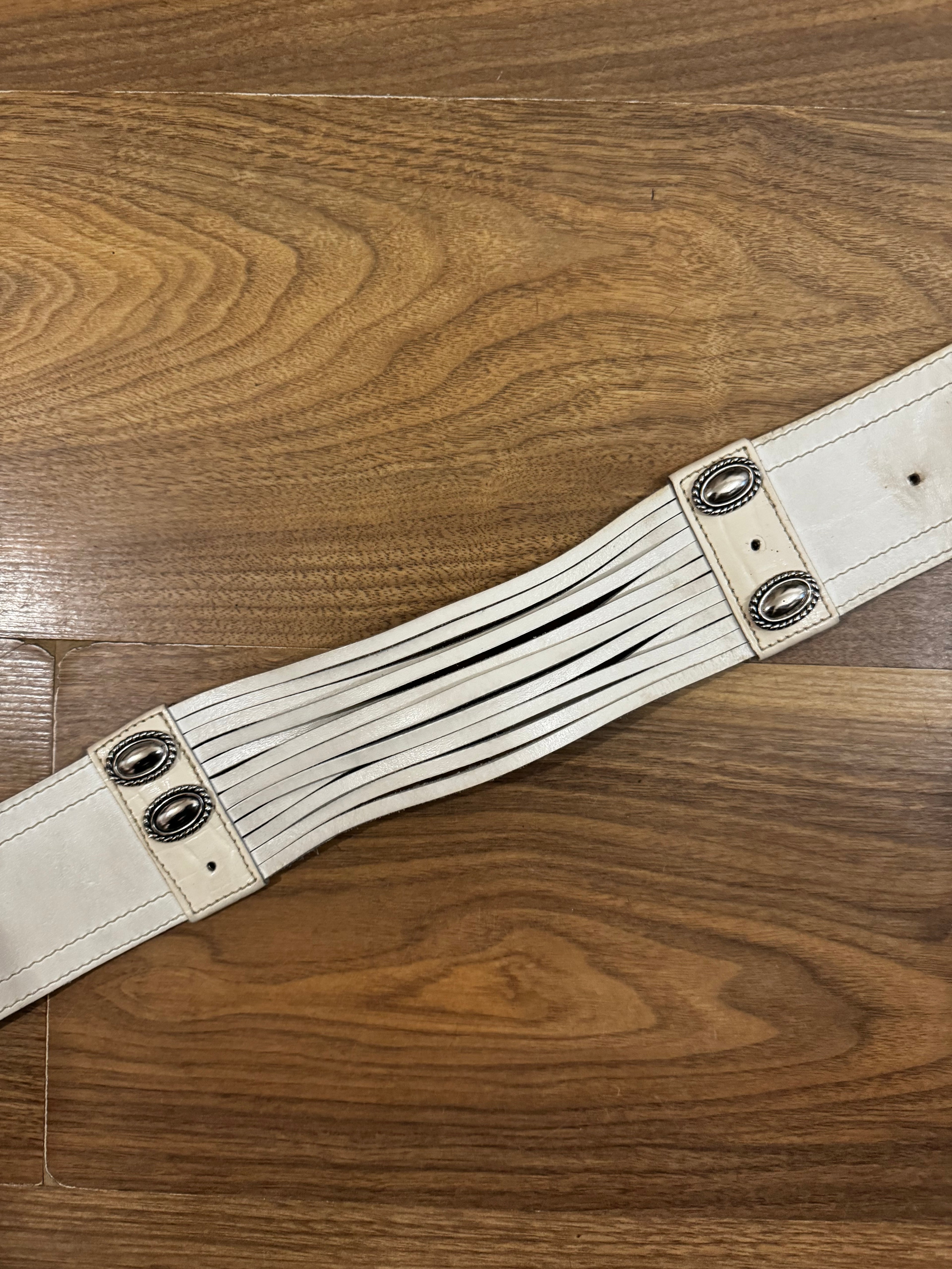 Ceinture blanche en cuir