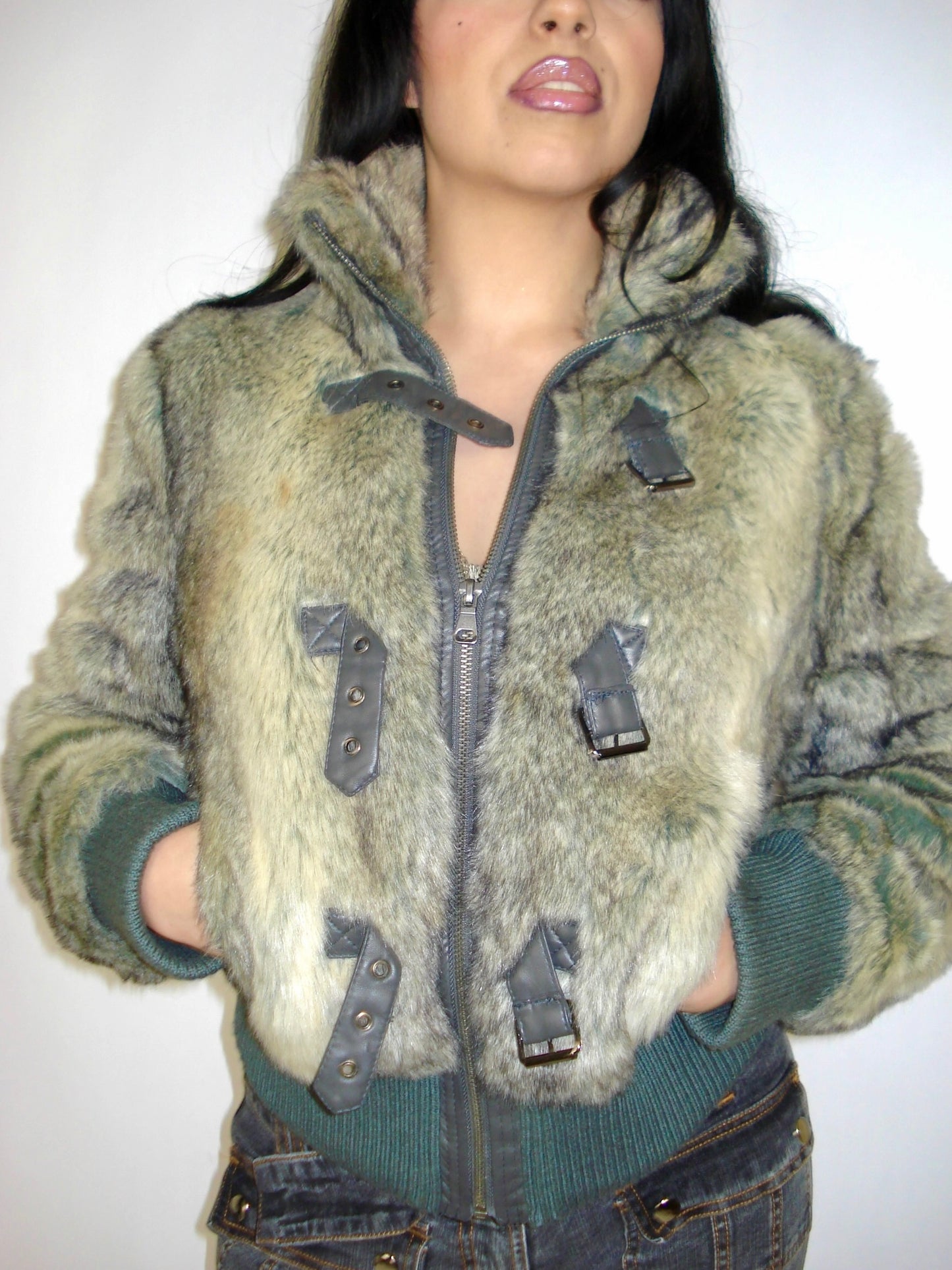 Veste courte en fourrure grise