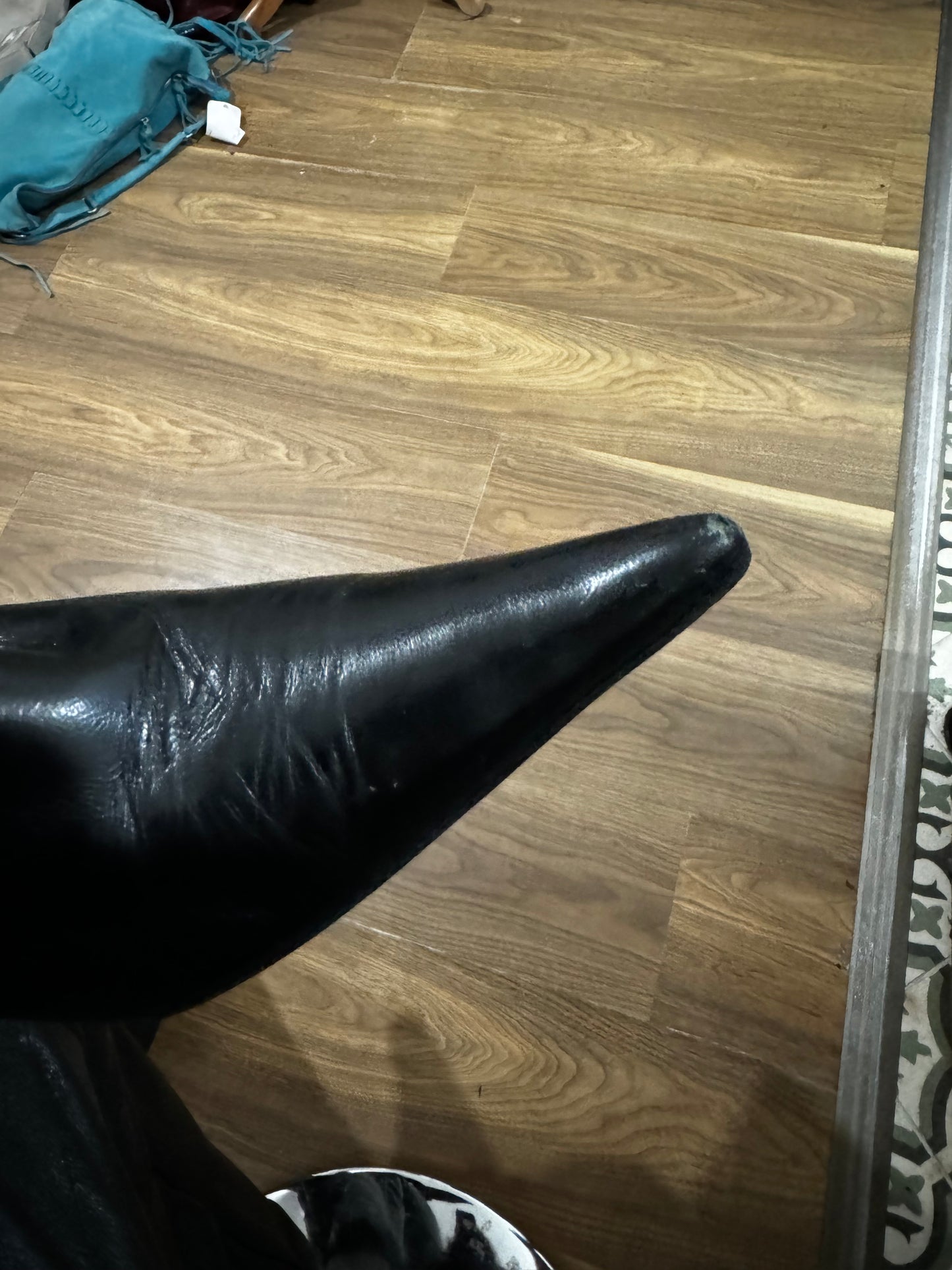 Bottes pointues à talons en metal
