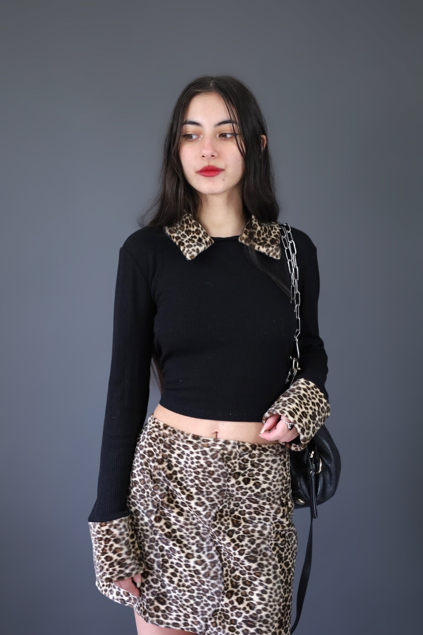 Ensemble pull + mini jupe en velours léopard
