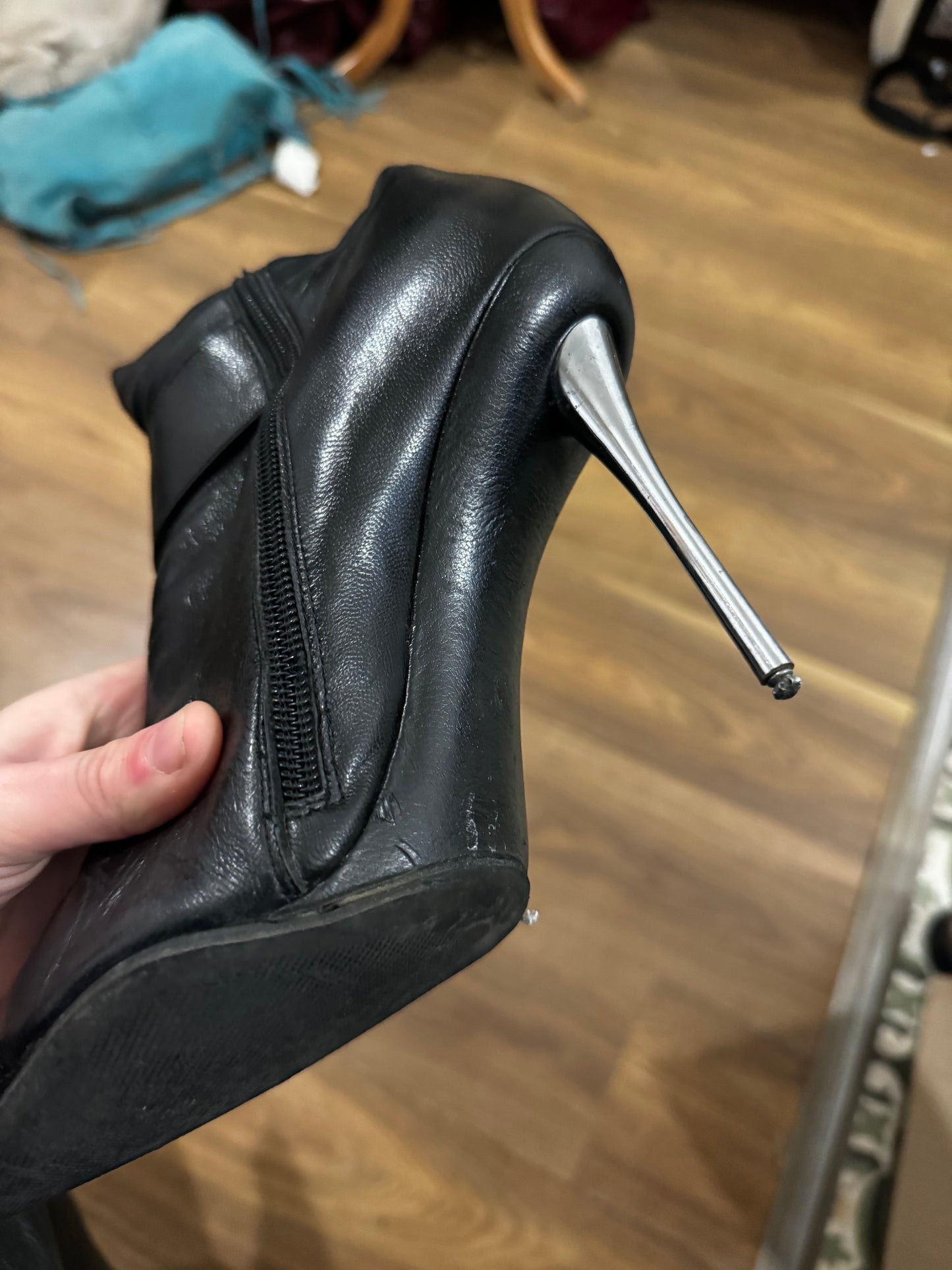 Bottes pointues à talons en metal