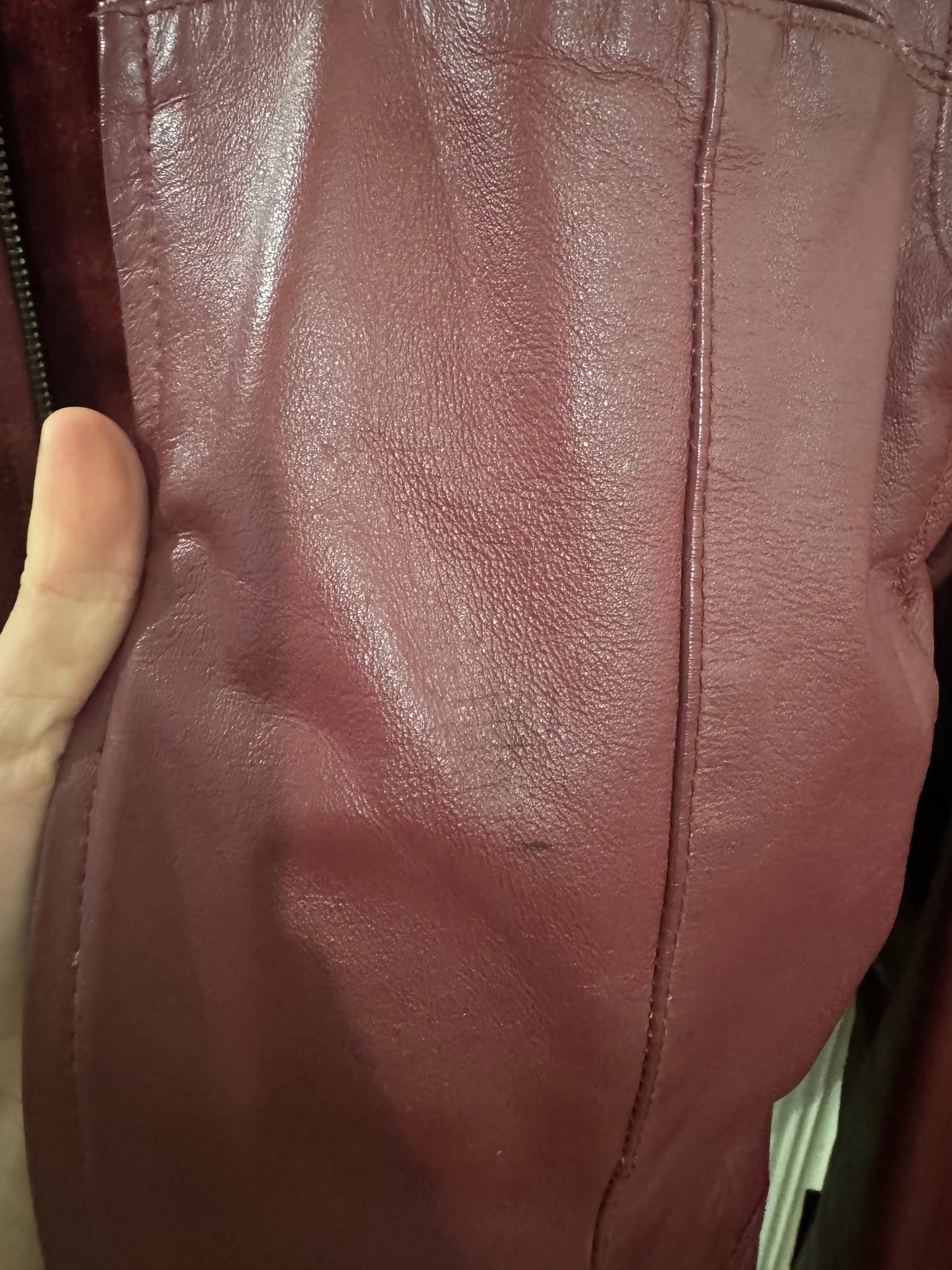 Veste de biker en cuir bordeaux