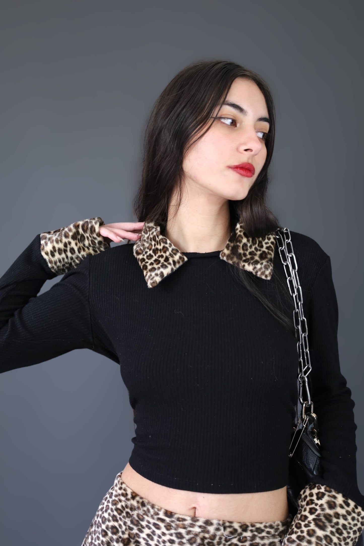Ensemble pull + mini jupe en velours léopard