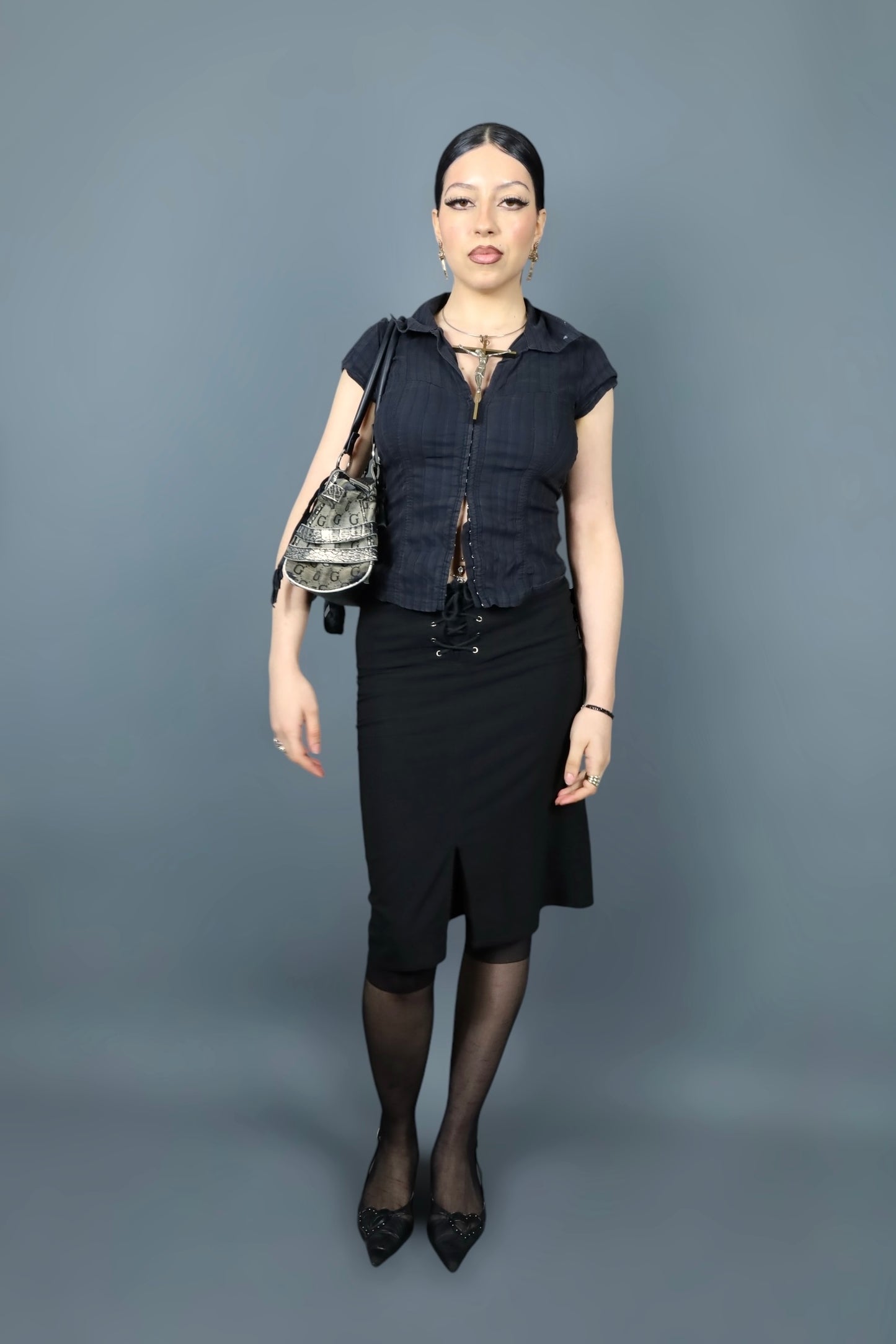 Chemise noire à agrafes