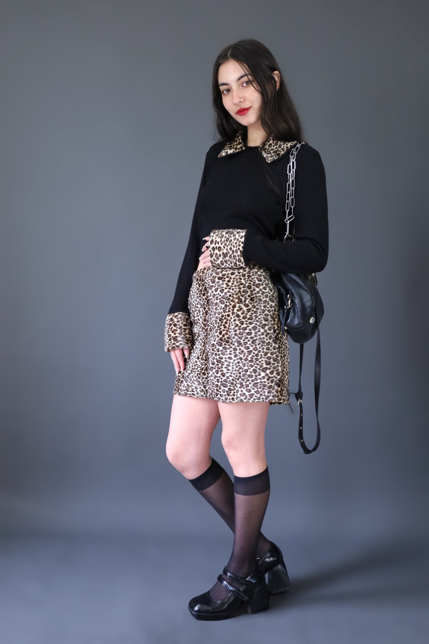 Ensemble pull + mini jupe en velours léopard