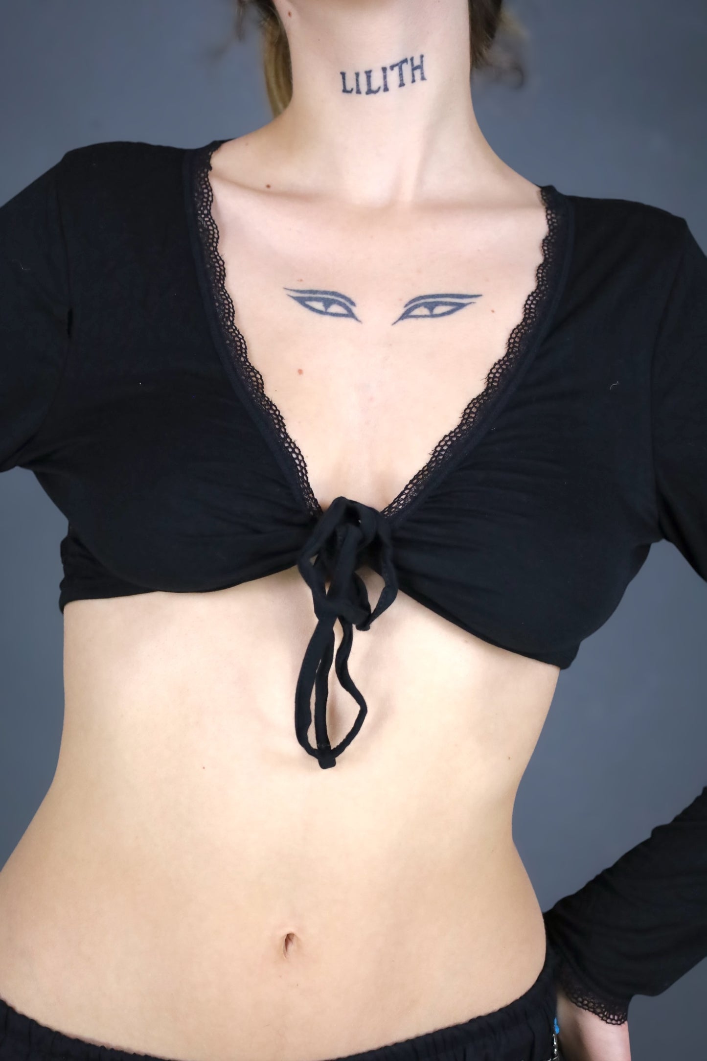 Boléro à dentelle noire