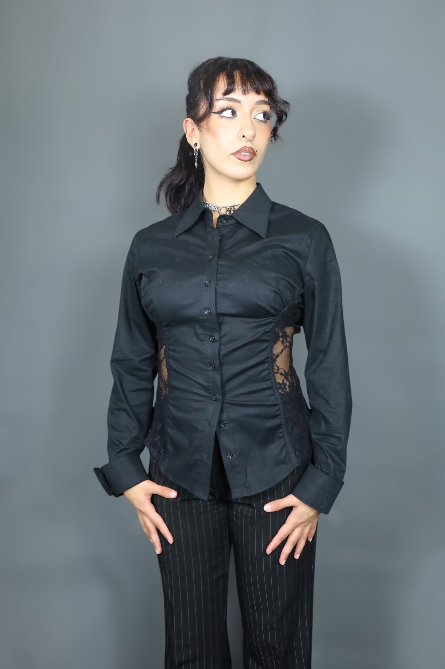 Chemise noire à dentelle