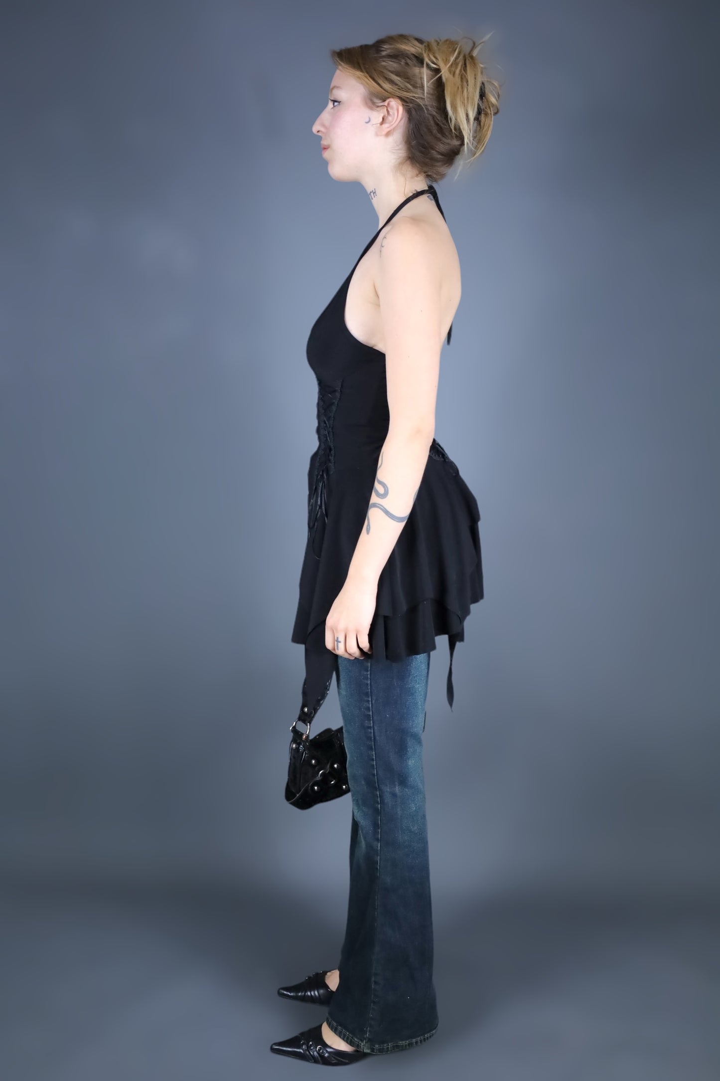 Robe noire dos nu à lacets