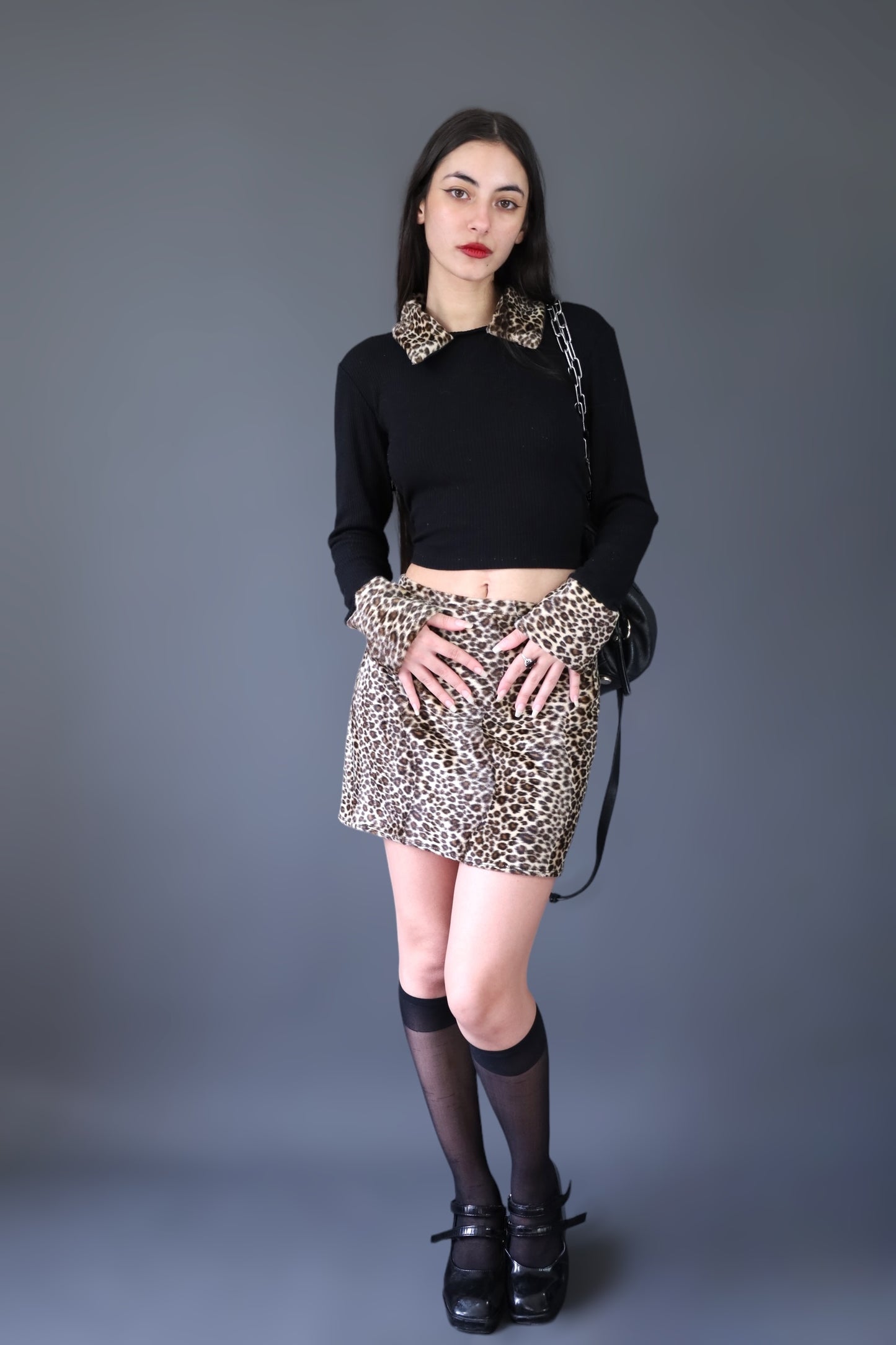 Ensemble pull + mini jupe en velours léopard