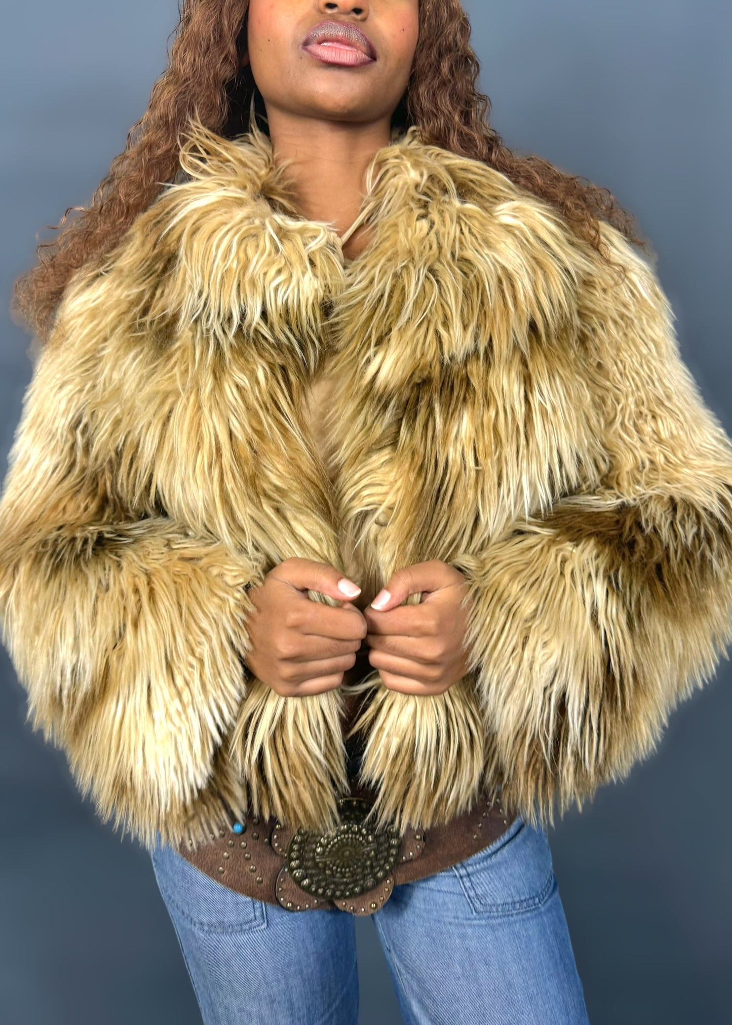 Veste courte en fausse fourrure