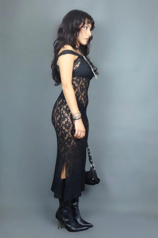 Robe longue en dentelle noire