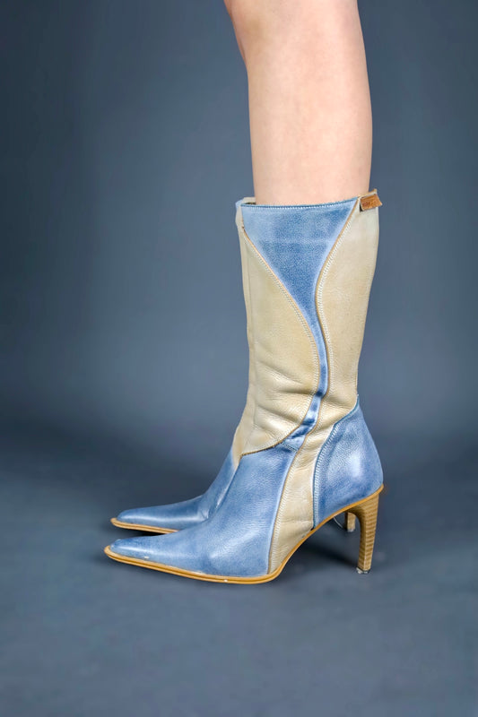 Botte pointues en cuir beige et bleu