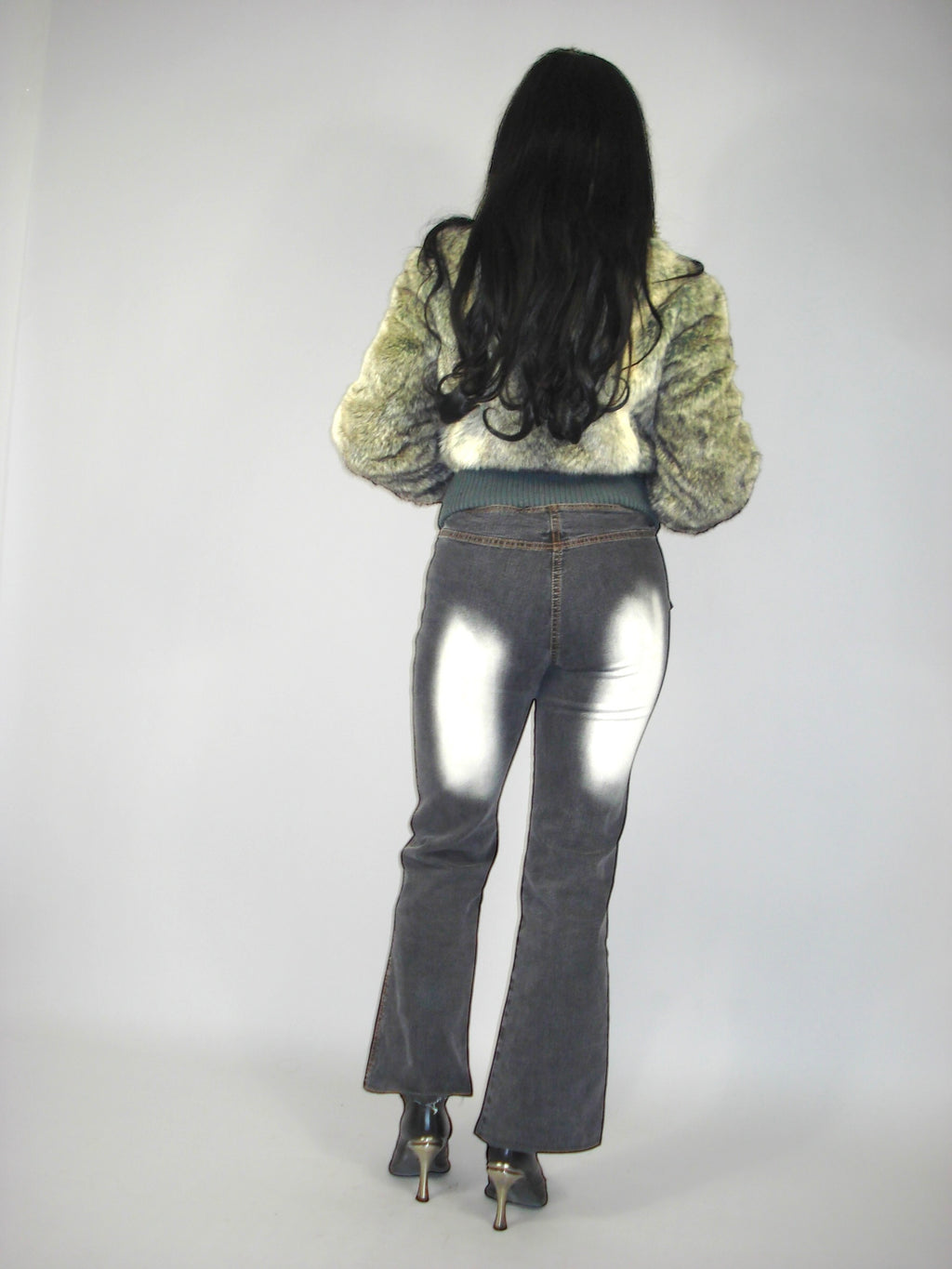 Veste courte en fourrure grise