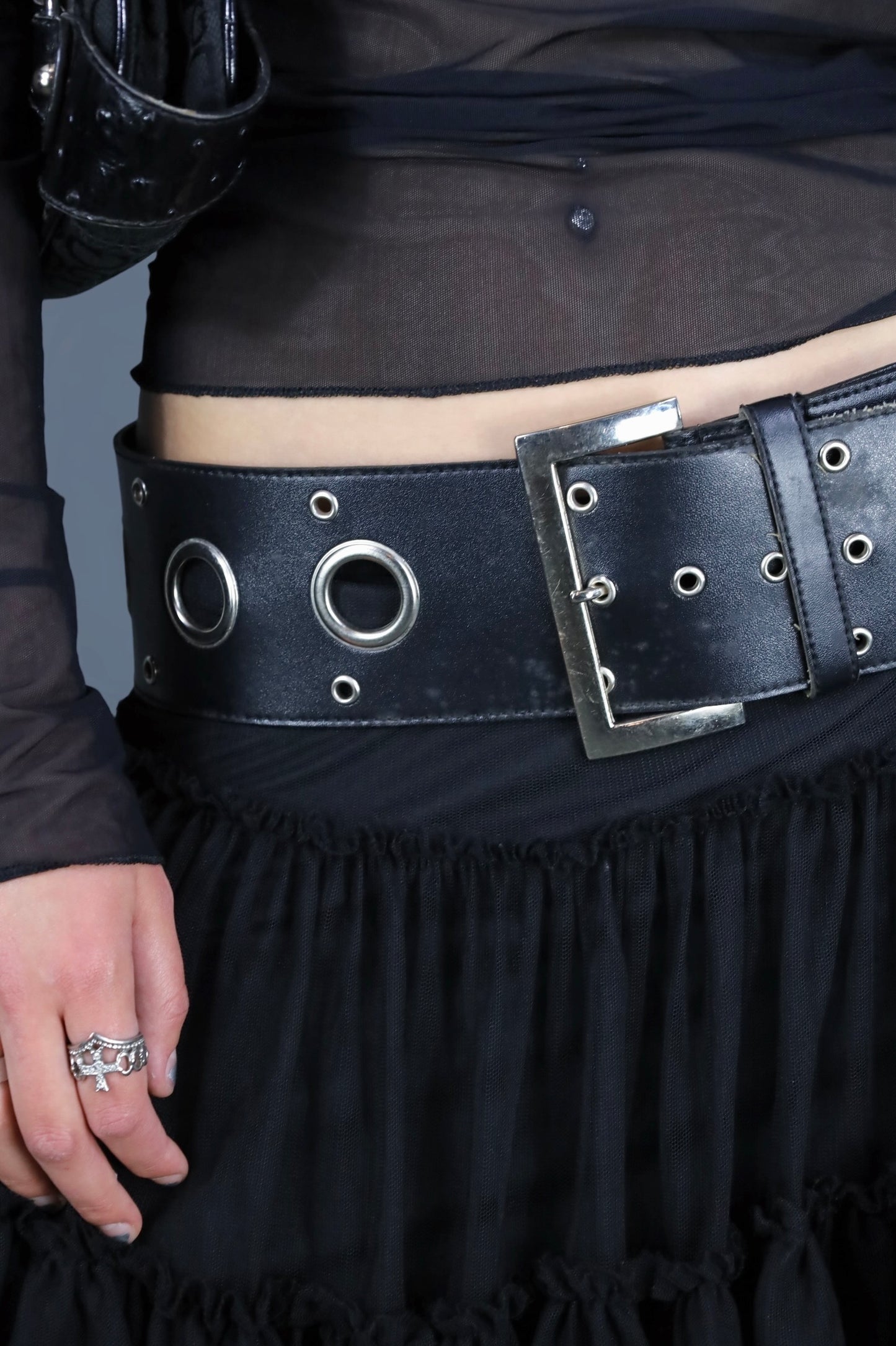 Ceinture noire à oeillets