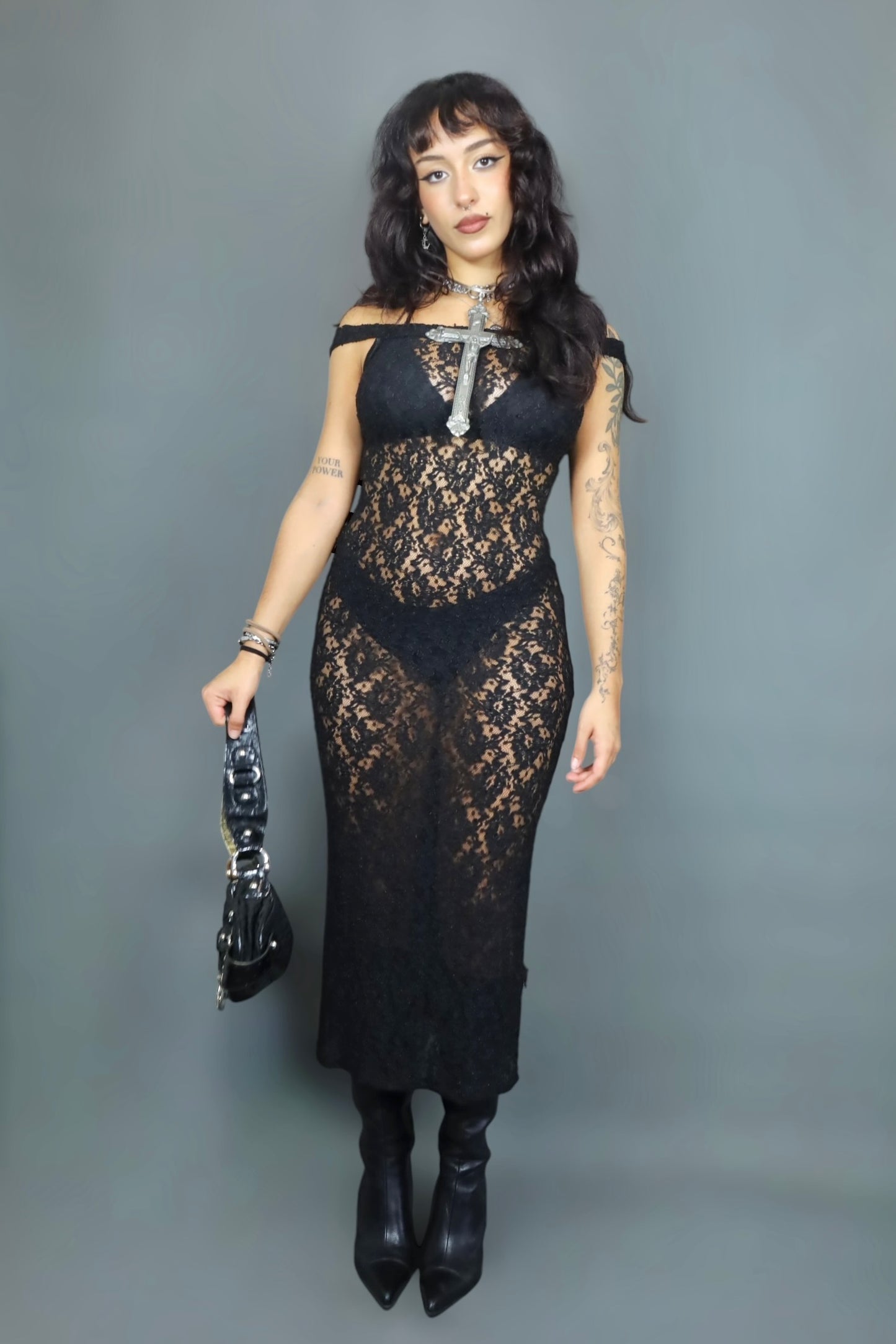 Robe longue en dentelle noire