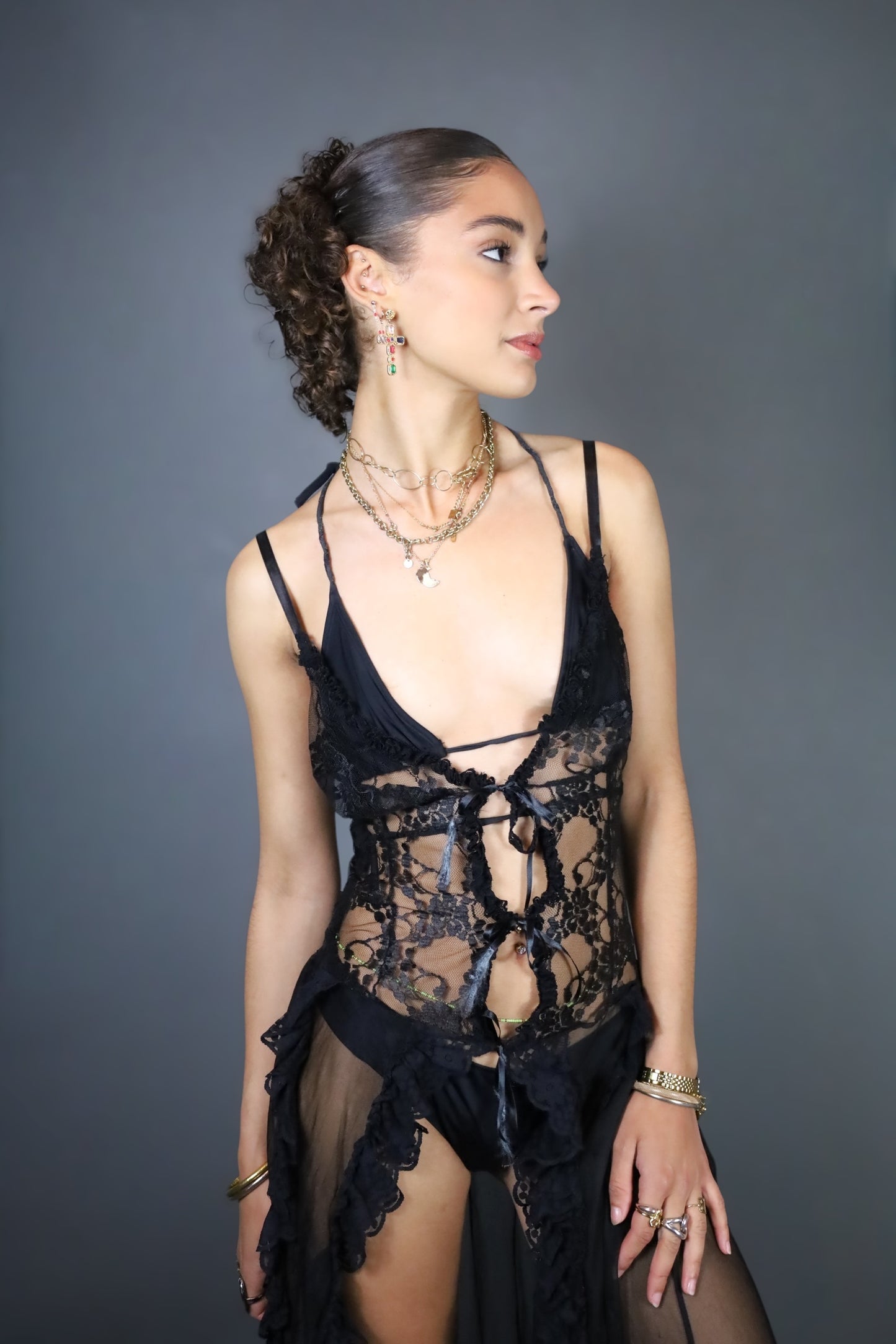 Robe longue noire en dentelle