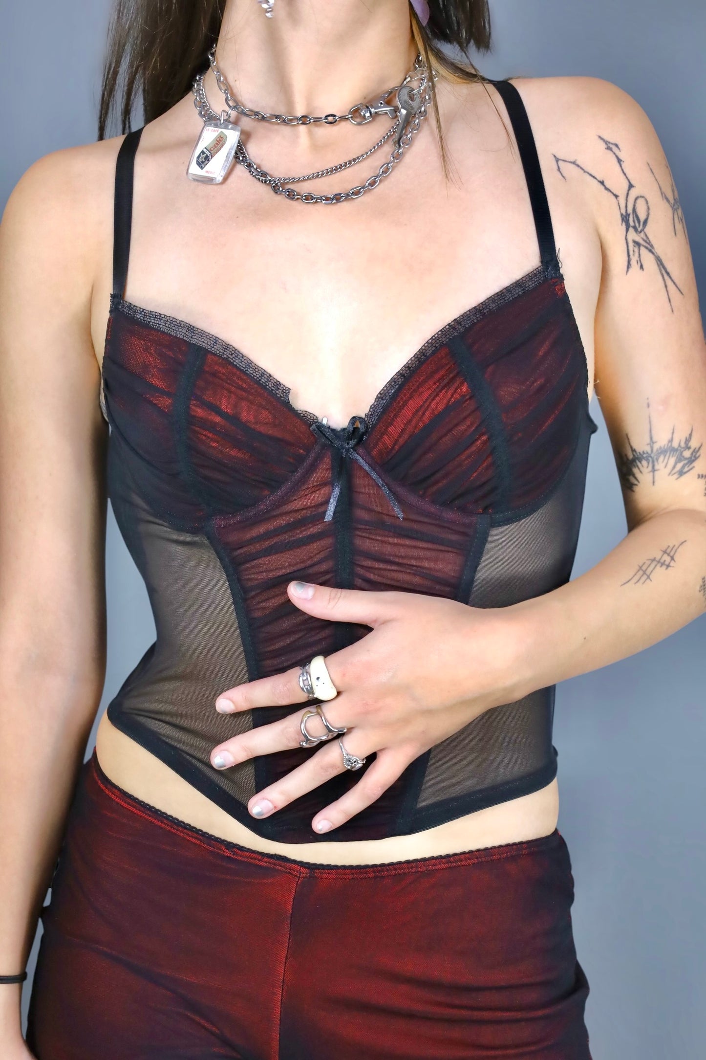 Bustier en mesh rouge et noir