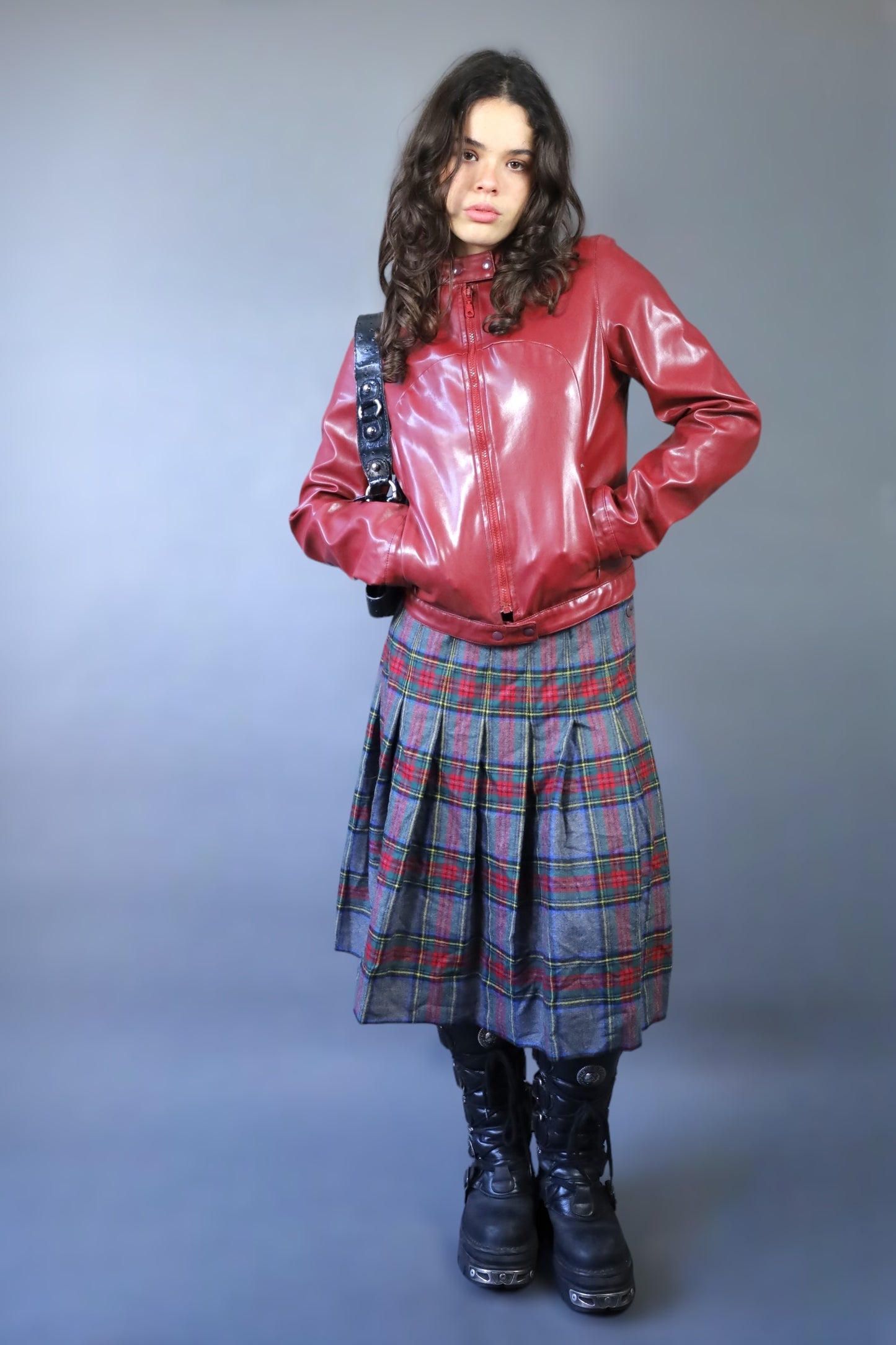 Kilt long à carreaux gris et rouges