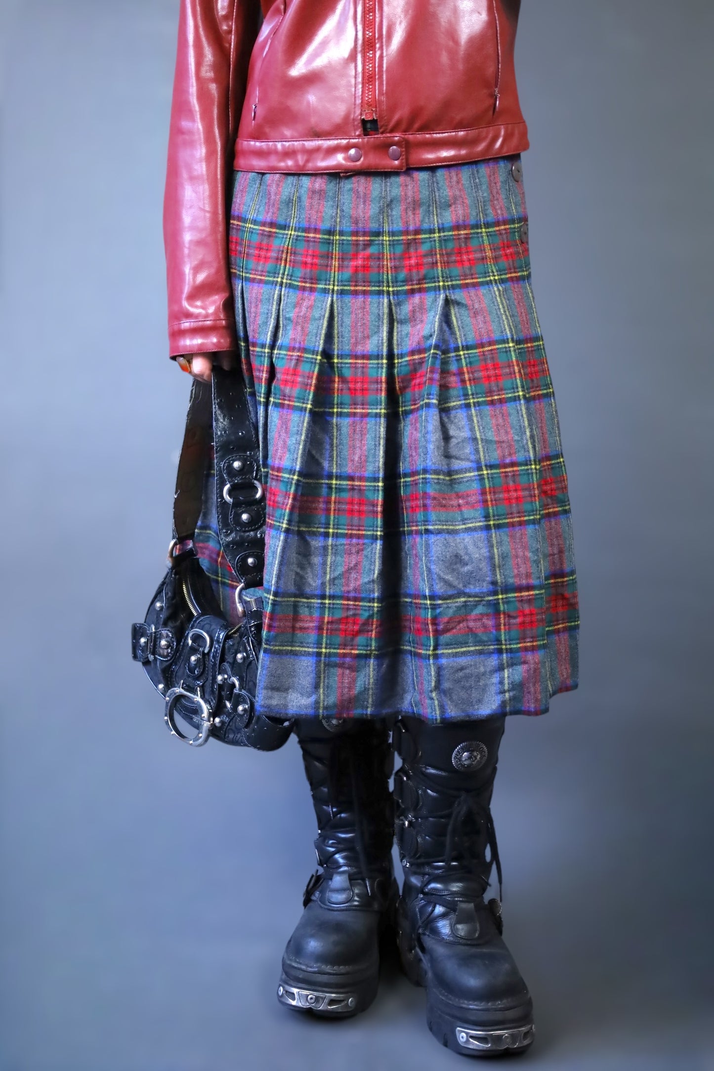 Kilt long à carreaux gris et rouges