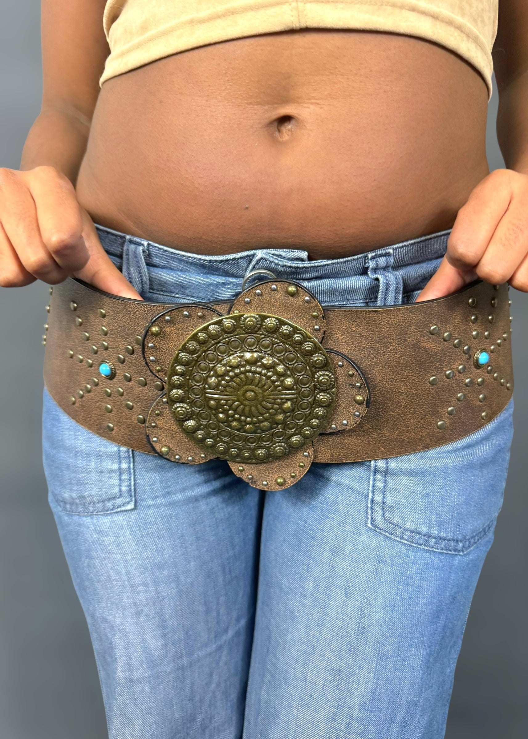 Ceinture large marron à fleur
