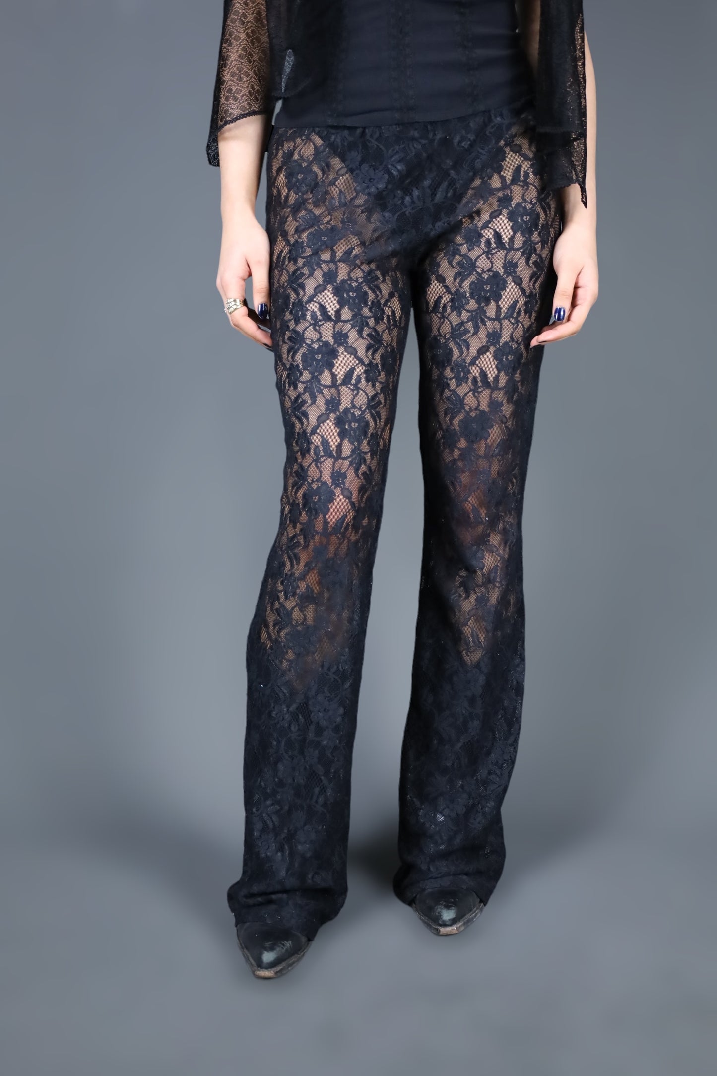 Pantalon flare en dentelle noire