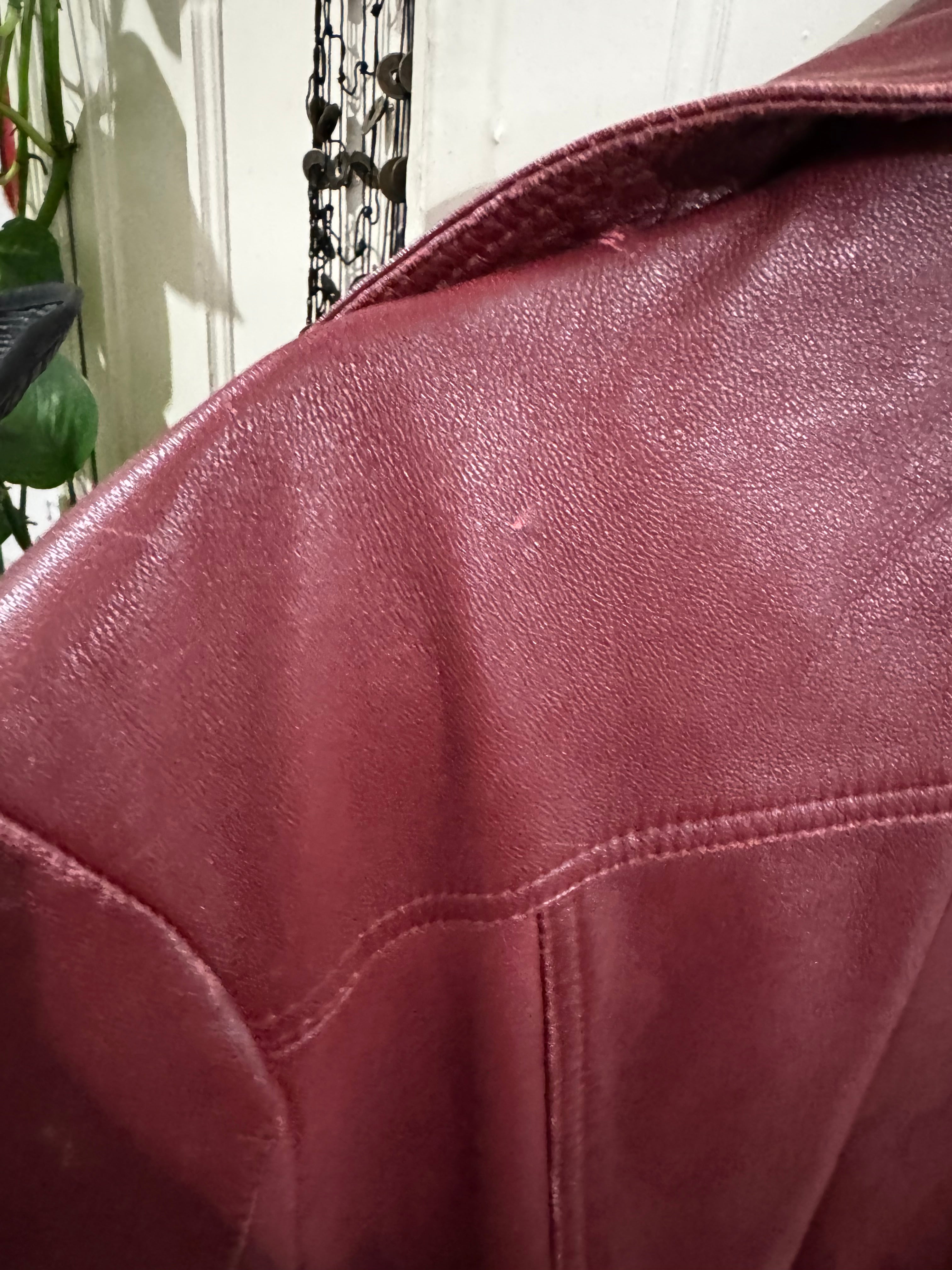 Trench en cuir rouge