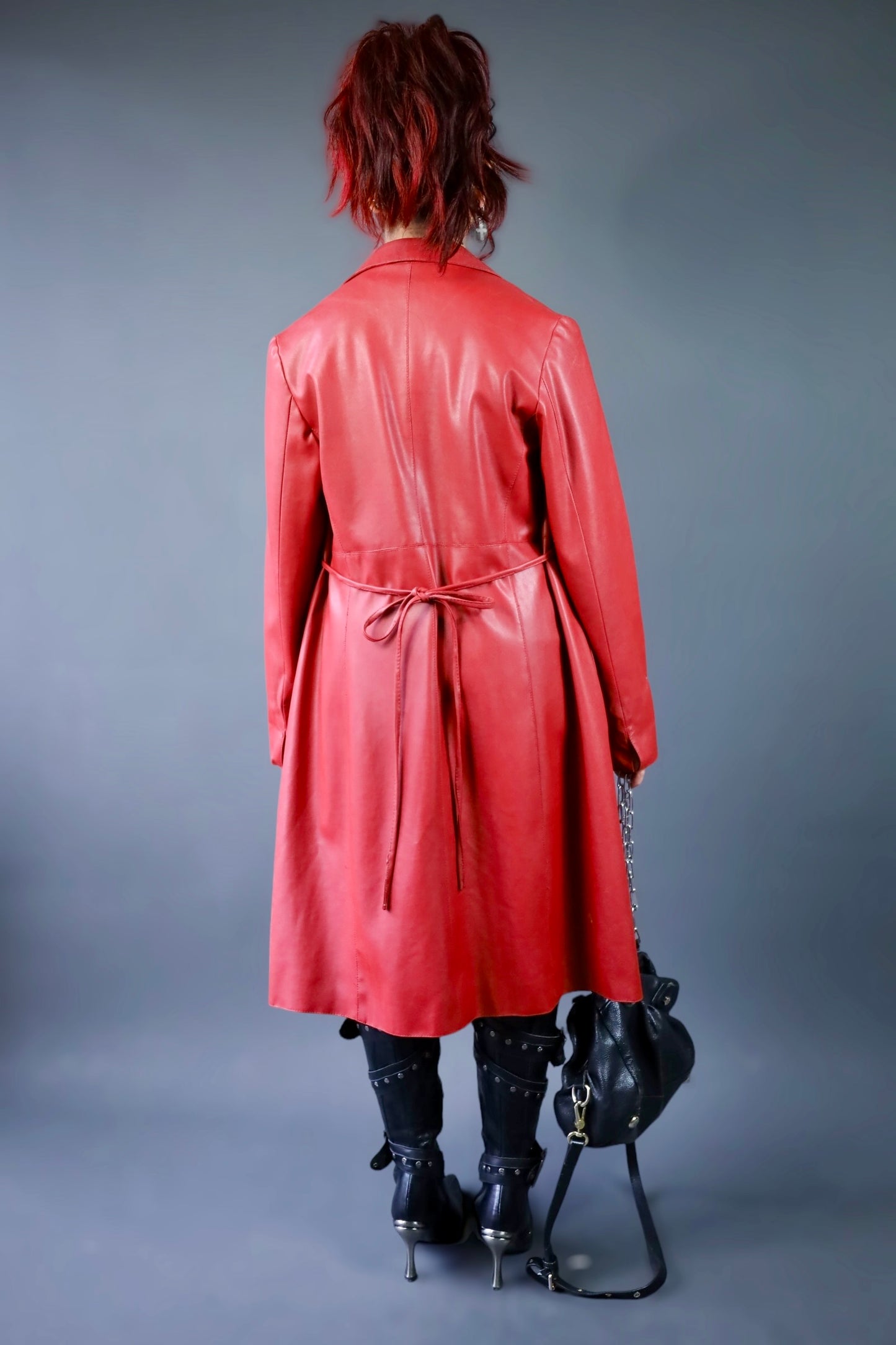 Trench en similicuir rouge