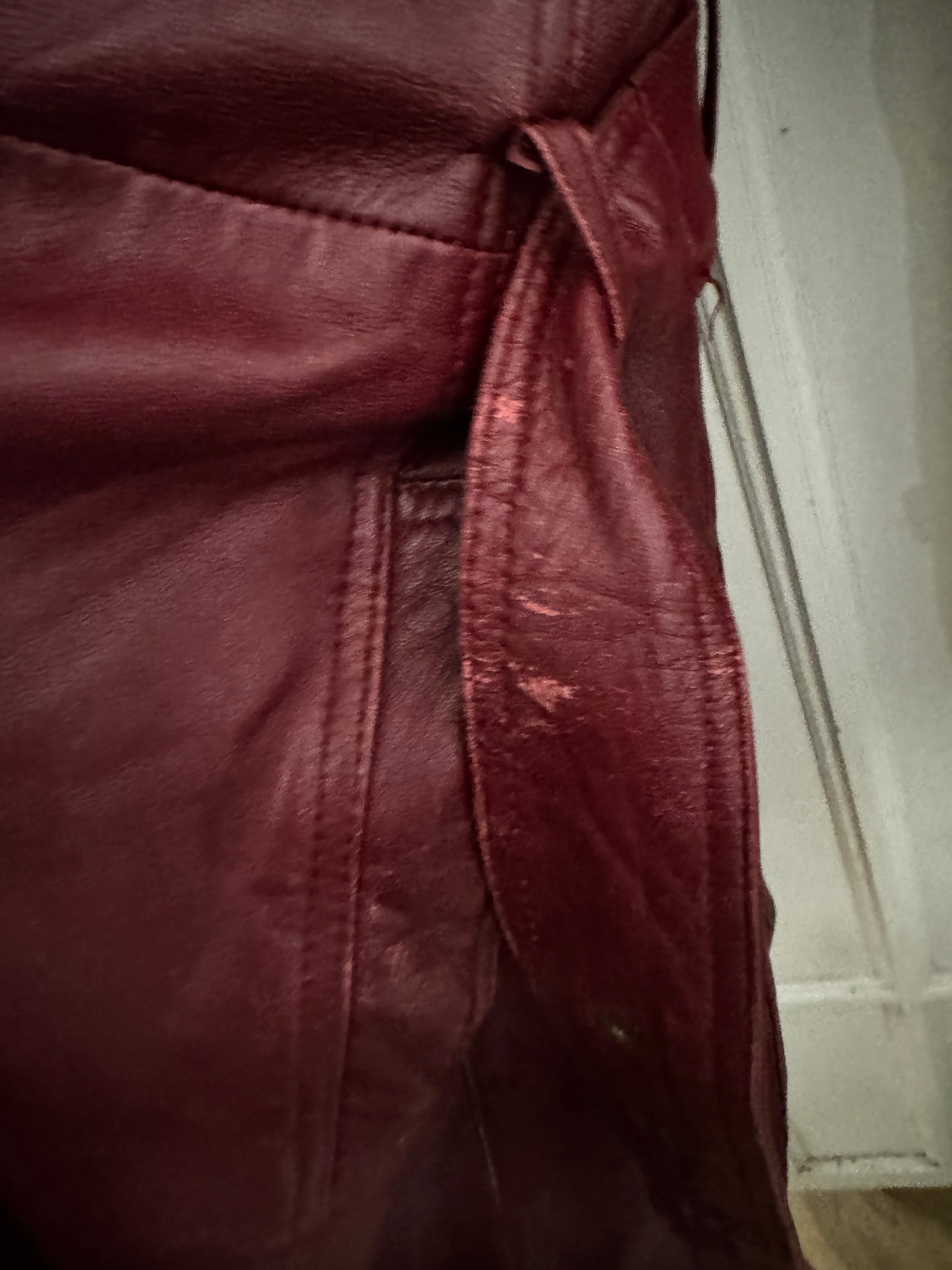 Trench en cuir rouge