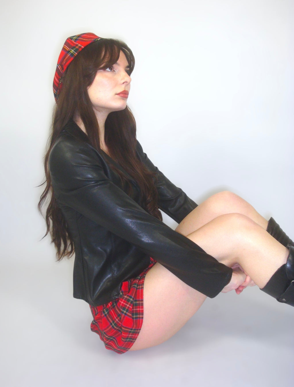 Beret à carreaux rouges