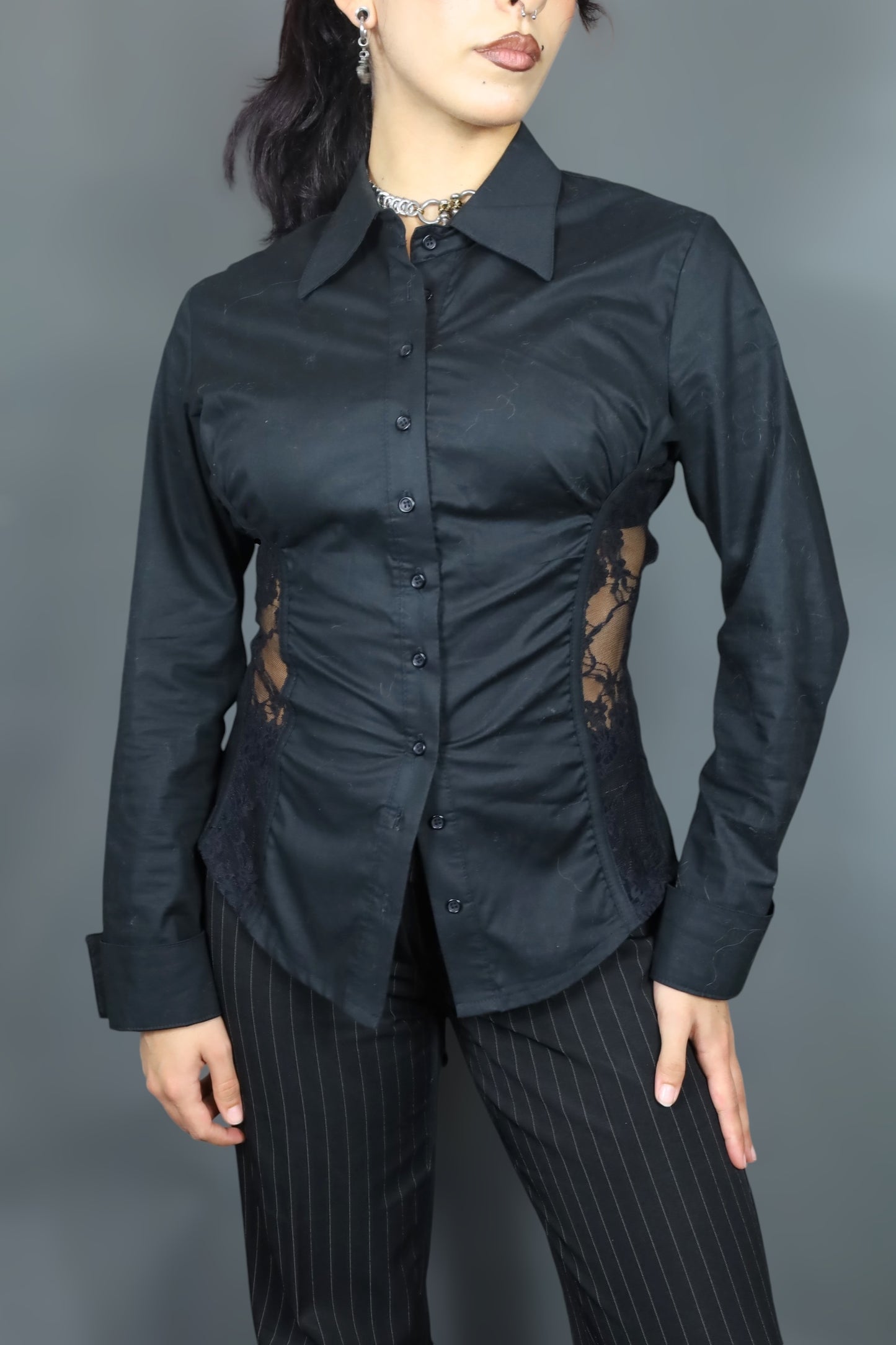 Chemise noire à dentelle