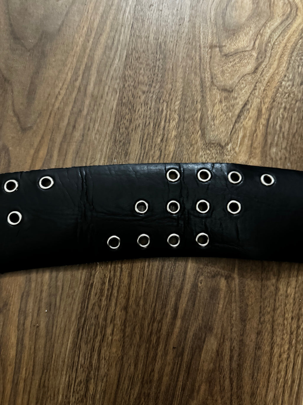 Ceinture noire à oeillets
