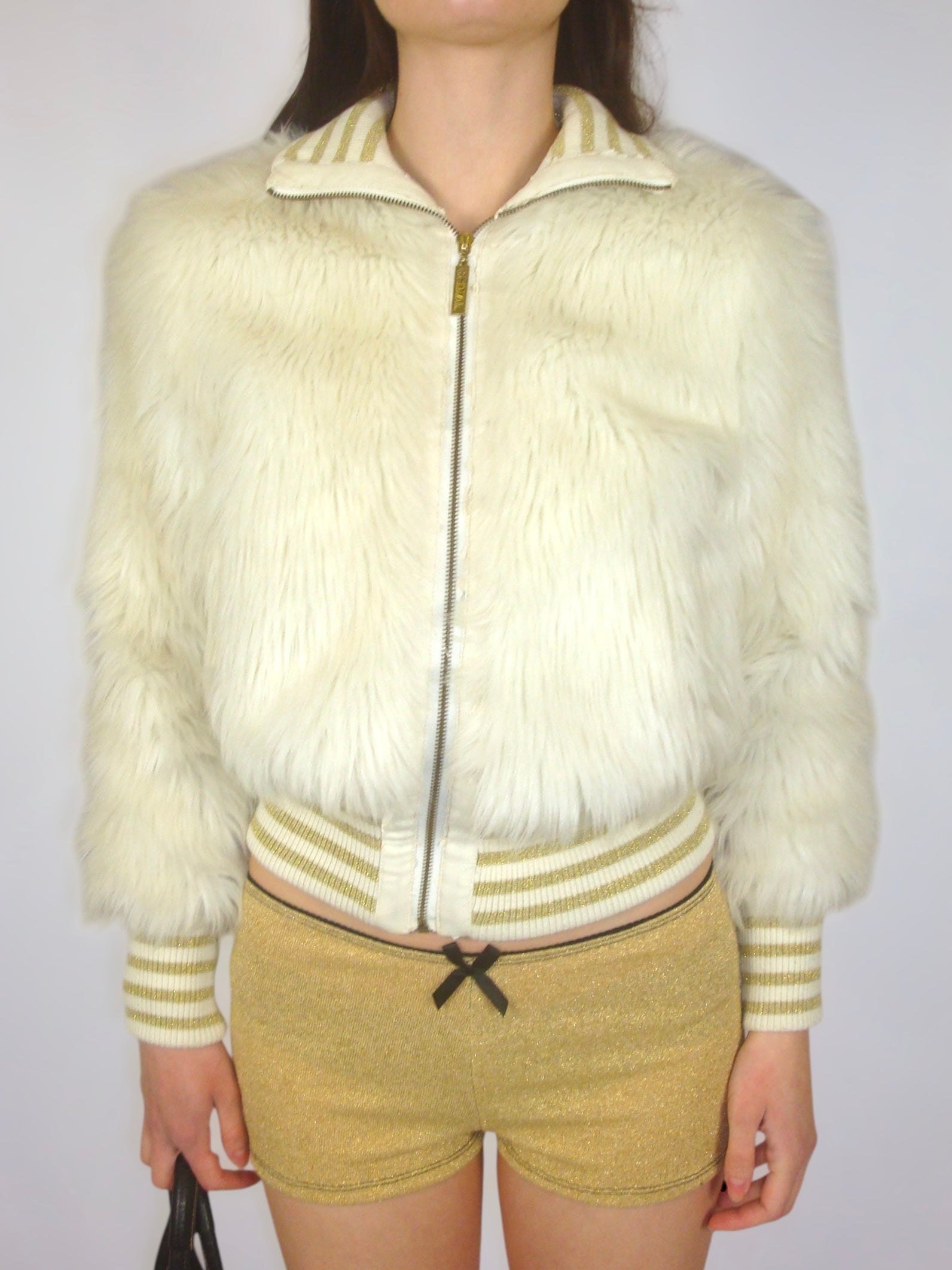 Veste courte en fourrure blanche