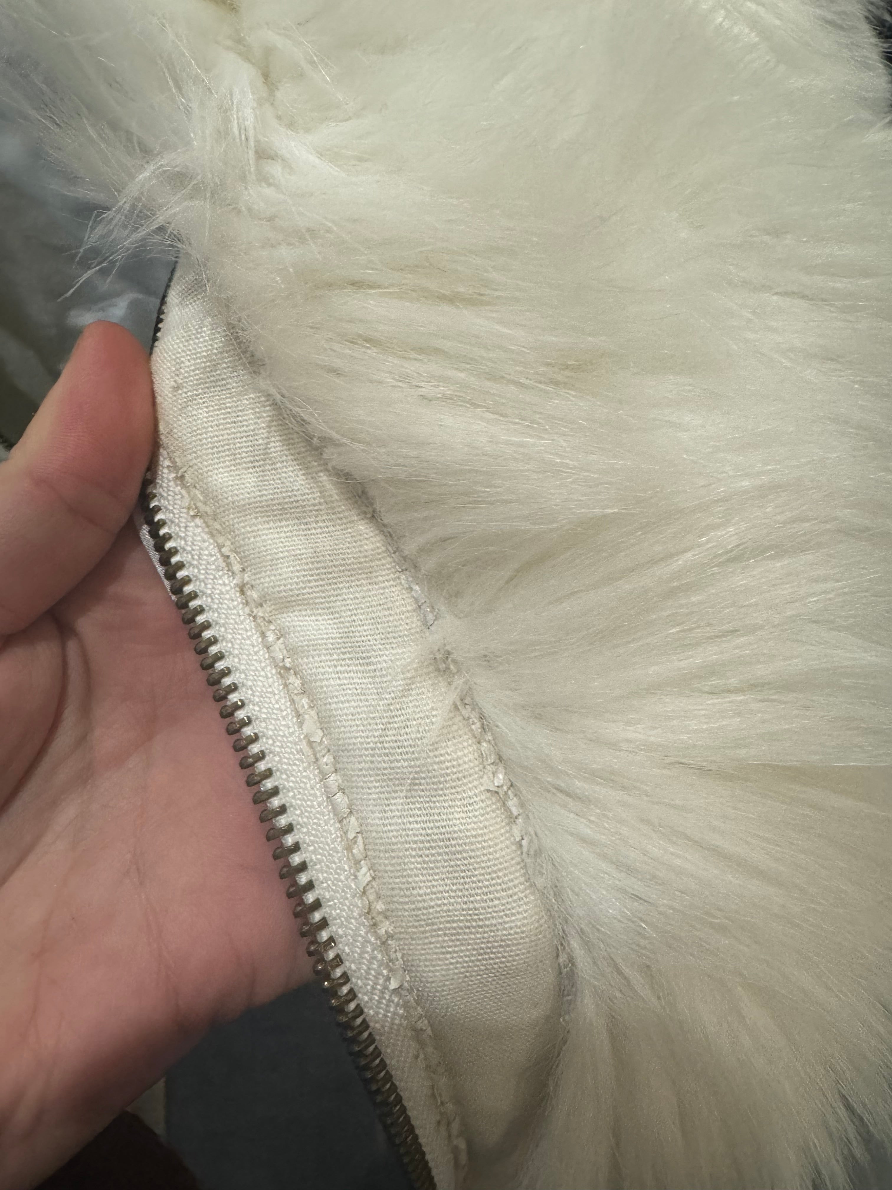 Veste courte en fourrure blanche