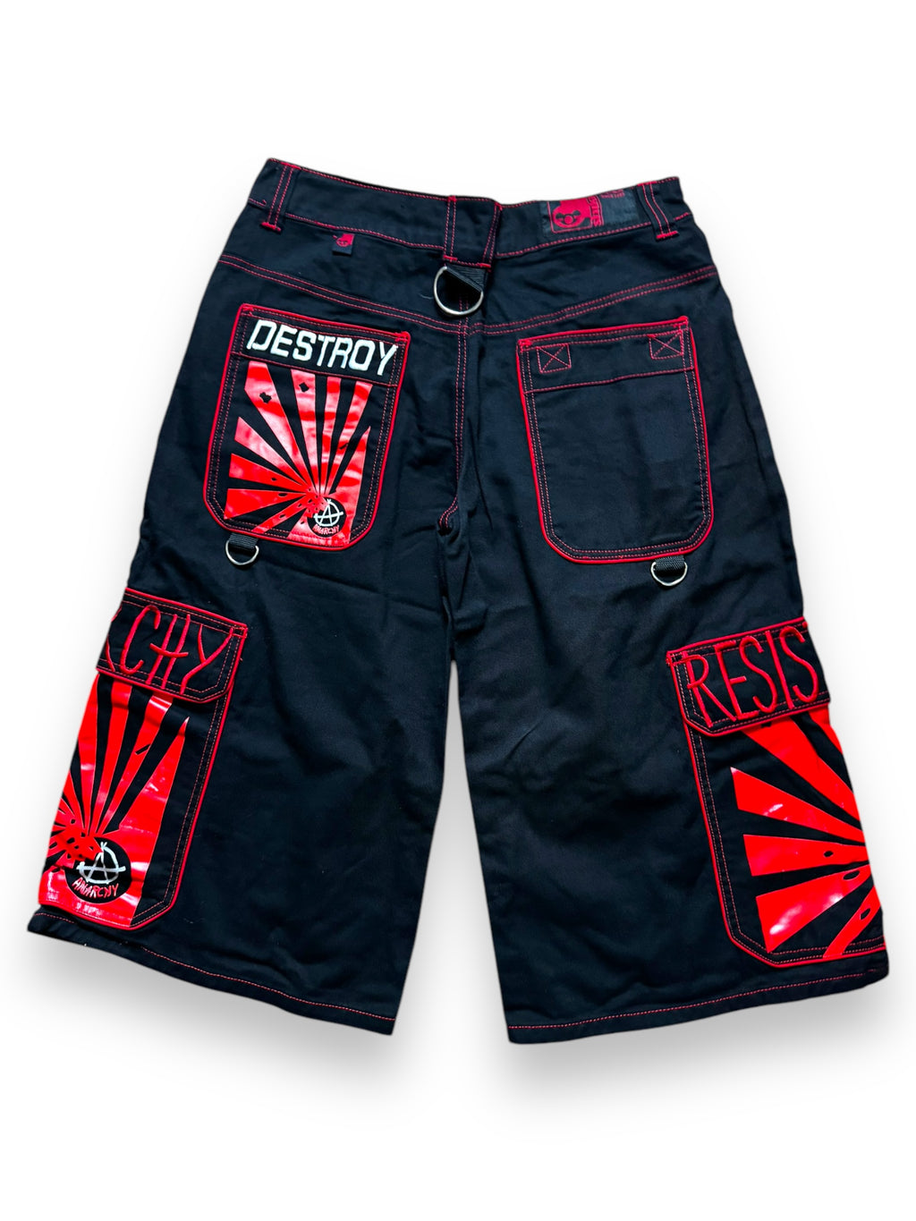 Short baggy noir et rouge deadstock